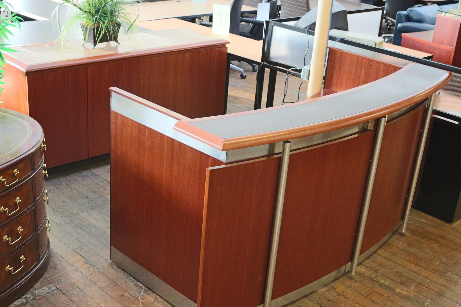 Wall Goldfinger Cherry Arc Reception Desk