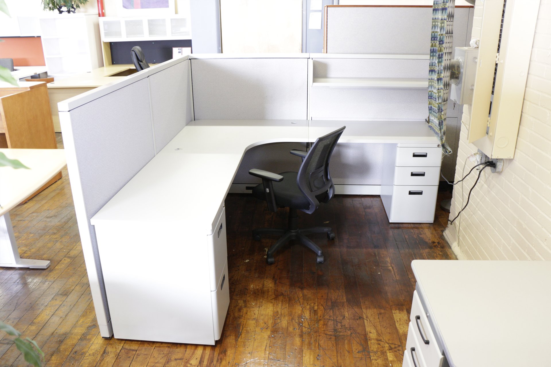 Gray AIS MWall 7′ x 7′ Cubicles (Used)