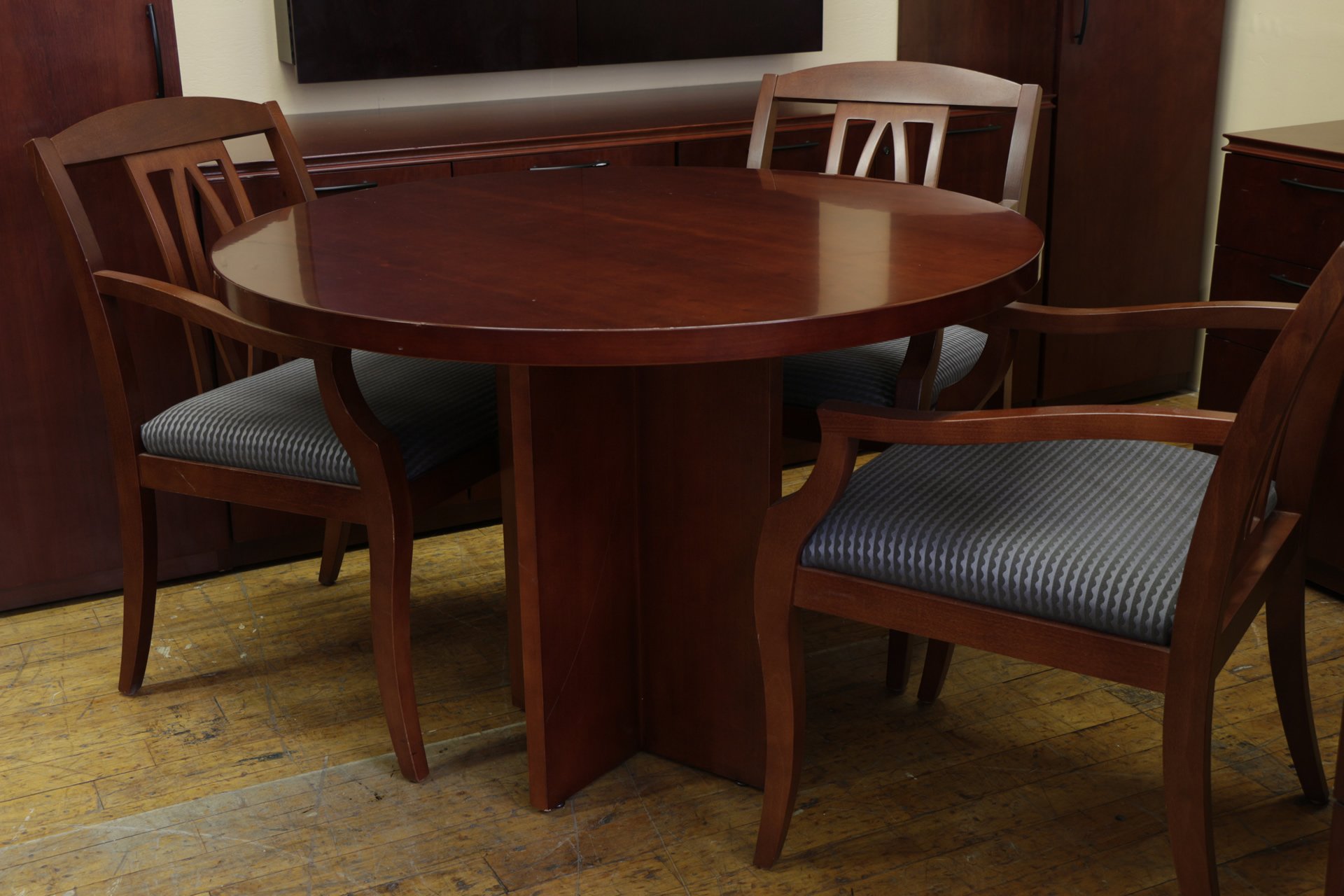 Paoli Medium Cherry 42″ Diameter Round Table (Used)