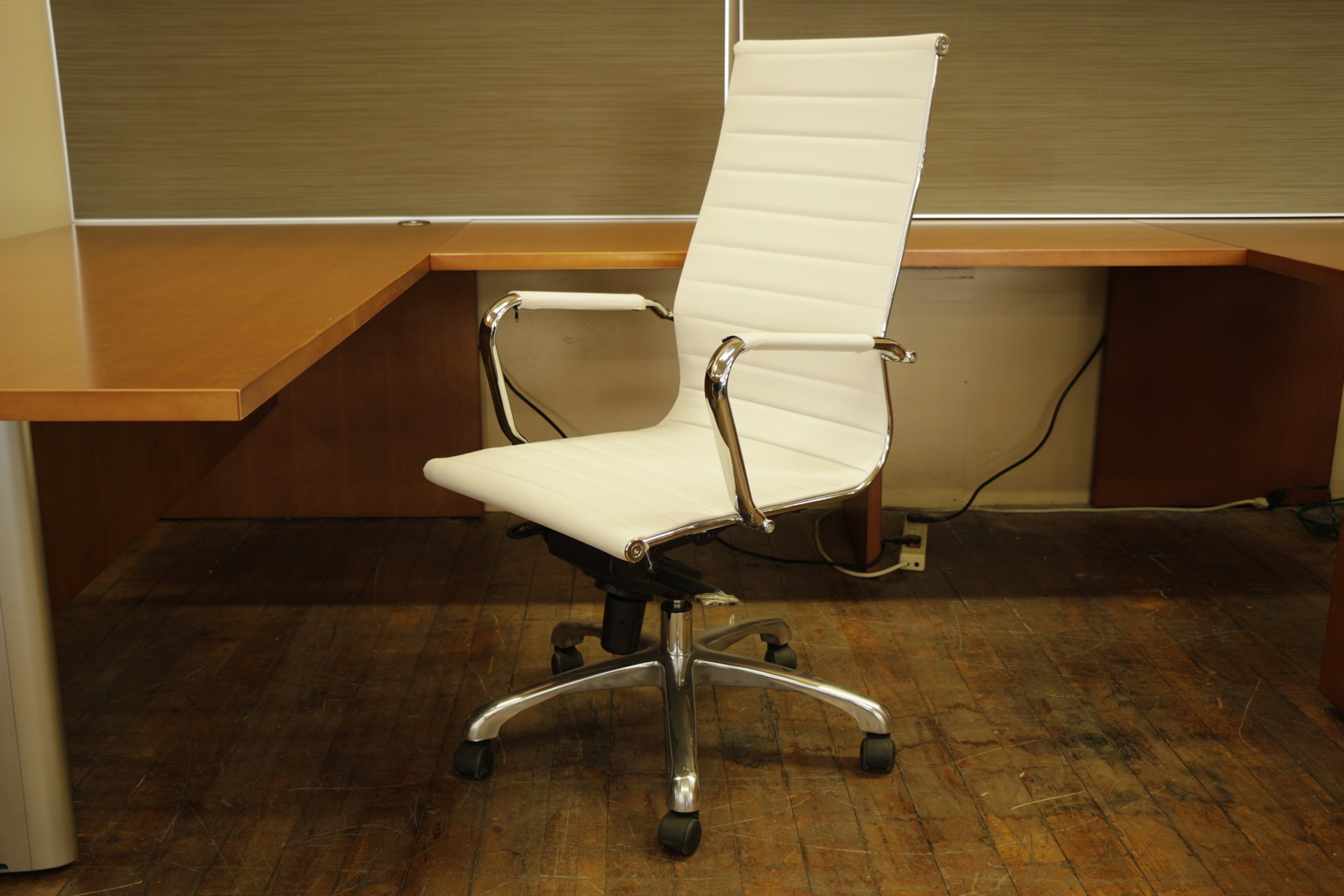 Dale “Vogue” High-Back White Faux Leather & Chrome Executive Chair