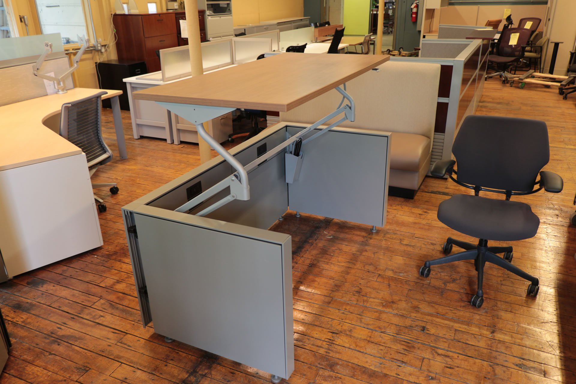 Inscape Sit-Stand Pneumatic Benching Systems – Walnut with Silver Metallic Trim