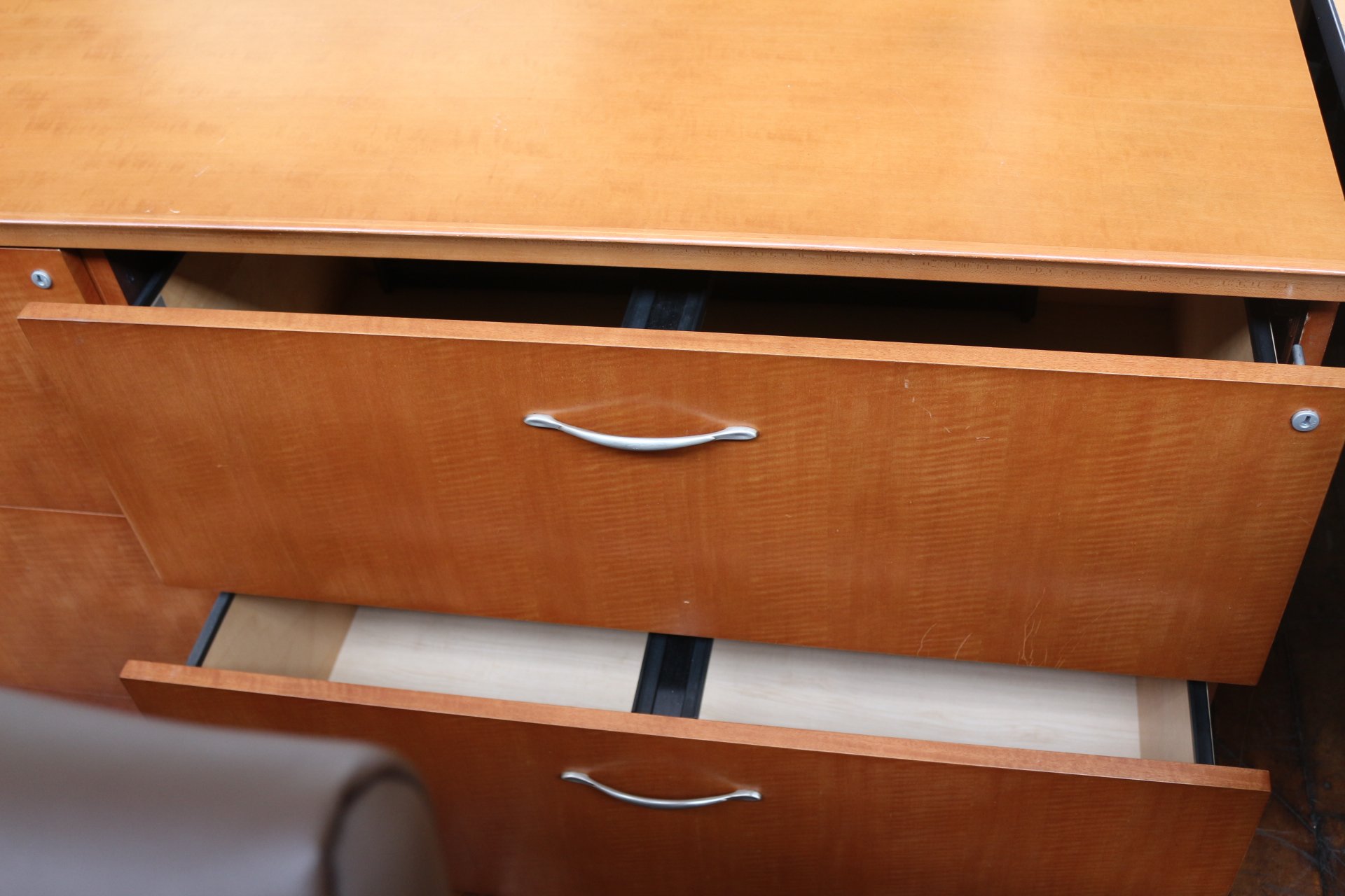 peartreeofficefurniture_peartreeofficefurniture_img_0883.jpg