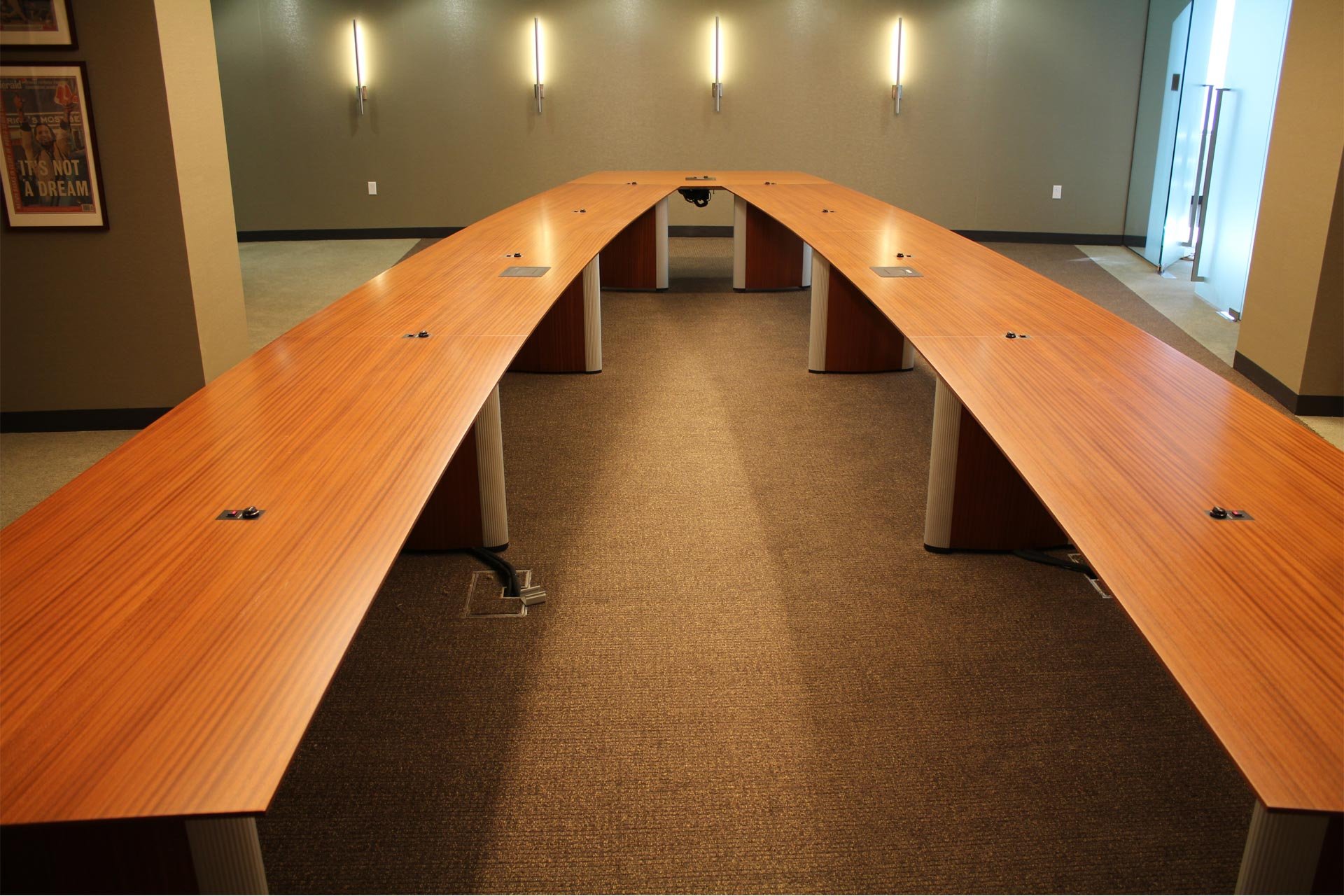 peartreeofficefurniture_peartreeofficefurniture_nienkamper-video-conferencing-table-1.jpg