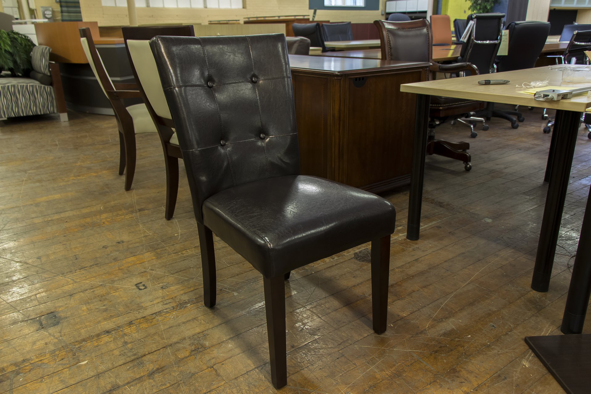 peartreeofficefurniture_peartreeofficefurniture_peartreeofficefurniture_ashley-lacey-upholstered-side-chairs-3.jpg