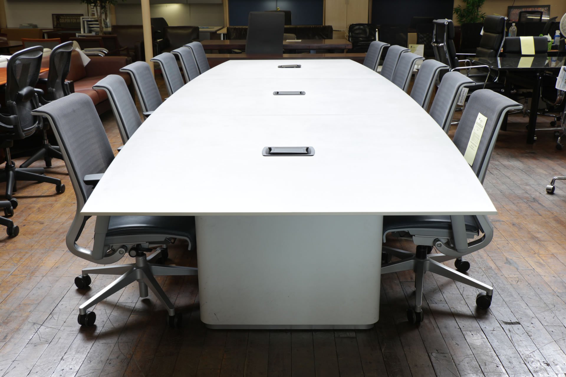 peartreeofficefurniture_peartreeofficefurniture_peartreeofficefurniture_bernhardt-odeon-conference-tables-9-11-153.jpg