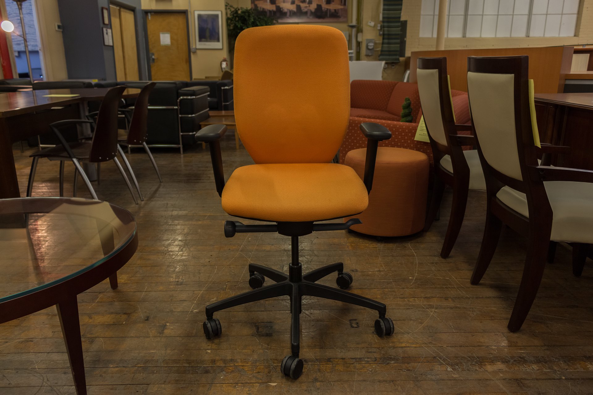 peartreeofficefurniture_peartreeofficefurniture_peartreeofficefurniture_boss-design-multi-function-task-chairs-in-red-blue-and-orange-1.jpg