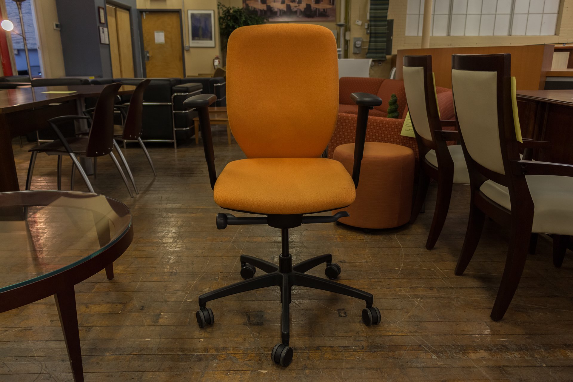 peartreeofficefurniture_peartreeofficefurniture_peartreeofficefurniture_boss-design-multi-function-task-chairs-in-red-blue-and-orange-2.jpg
