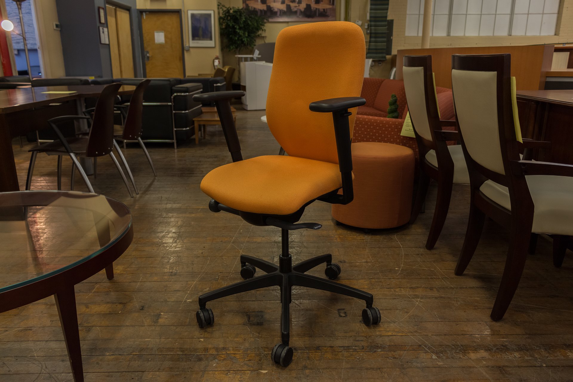 peartreeofficefurniture_peartreeofficefurniture_peartreeofficefurniture_boss-design-multi-function-task-chairs-in-red-blue-and-orange-3.jpg