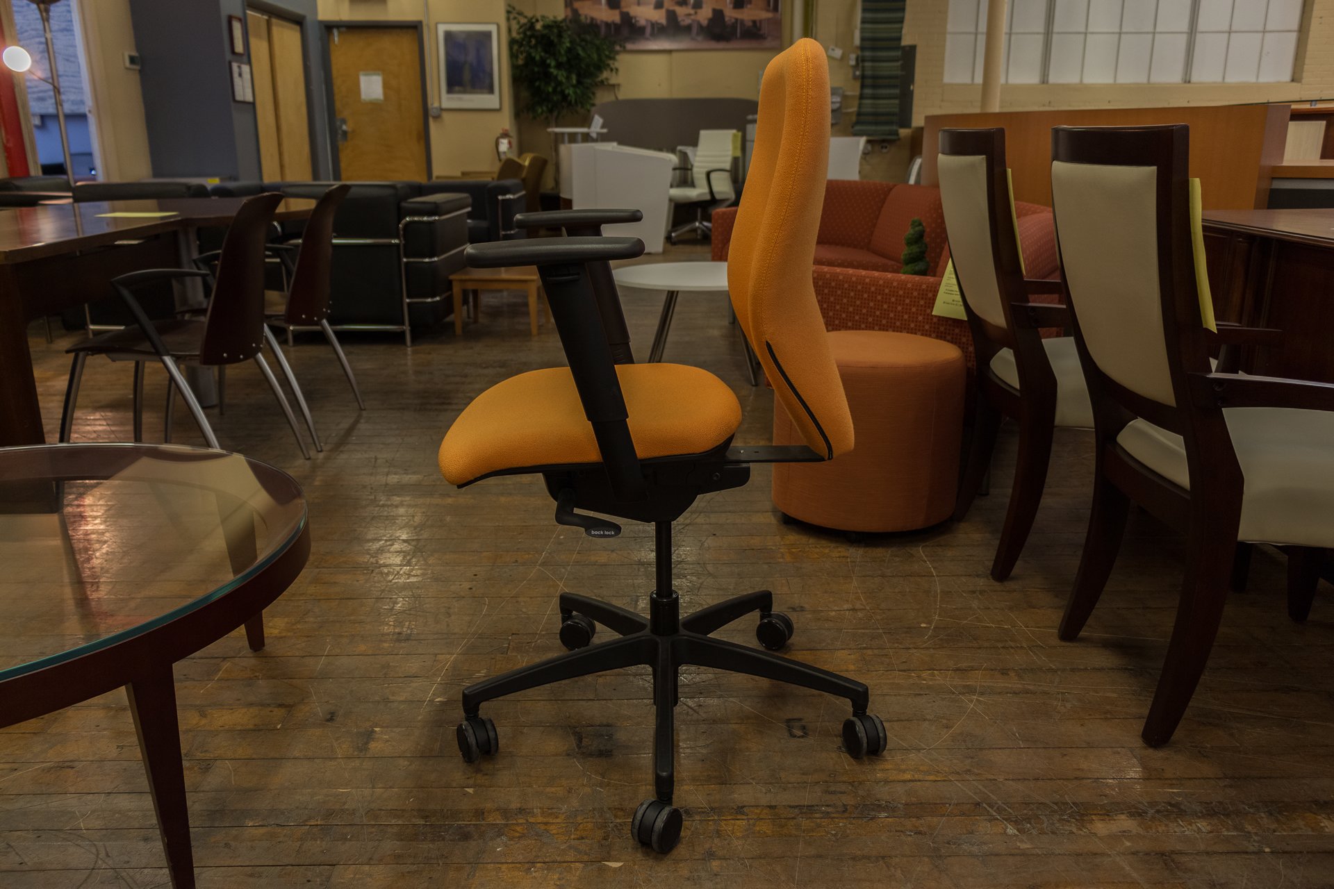 peartreeofficefurniture_peartreeofficefurniture_peartreeofficefurniture_boss-design-multi-function-task-chairs-in-red-blue-and-orange-6.jpg