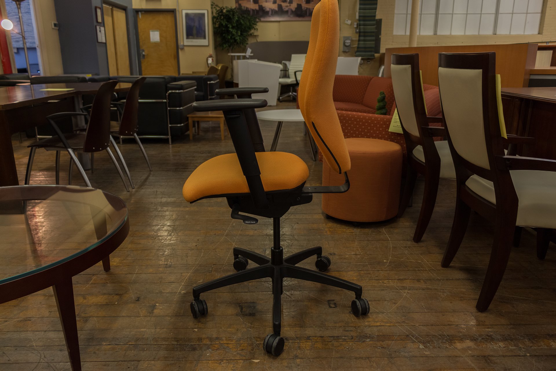 peartreeofficefurniture_peartreeofficefurniture_peartreeofficefurniture_boss-design-multi-function-task-chairs-in-red-blue-and-orange-7.jpg