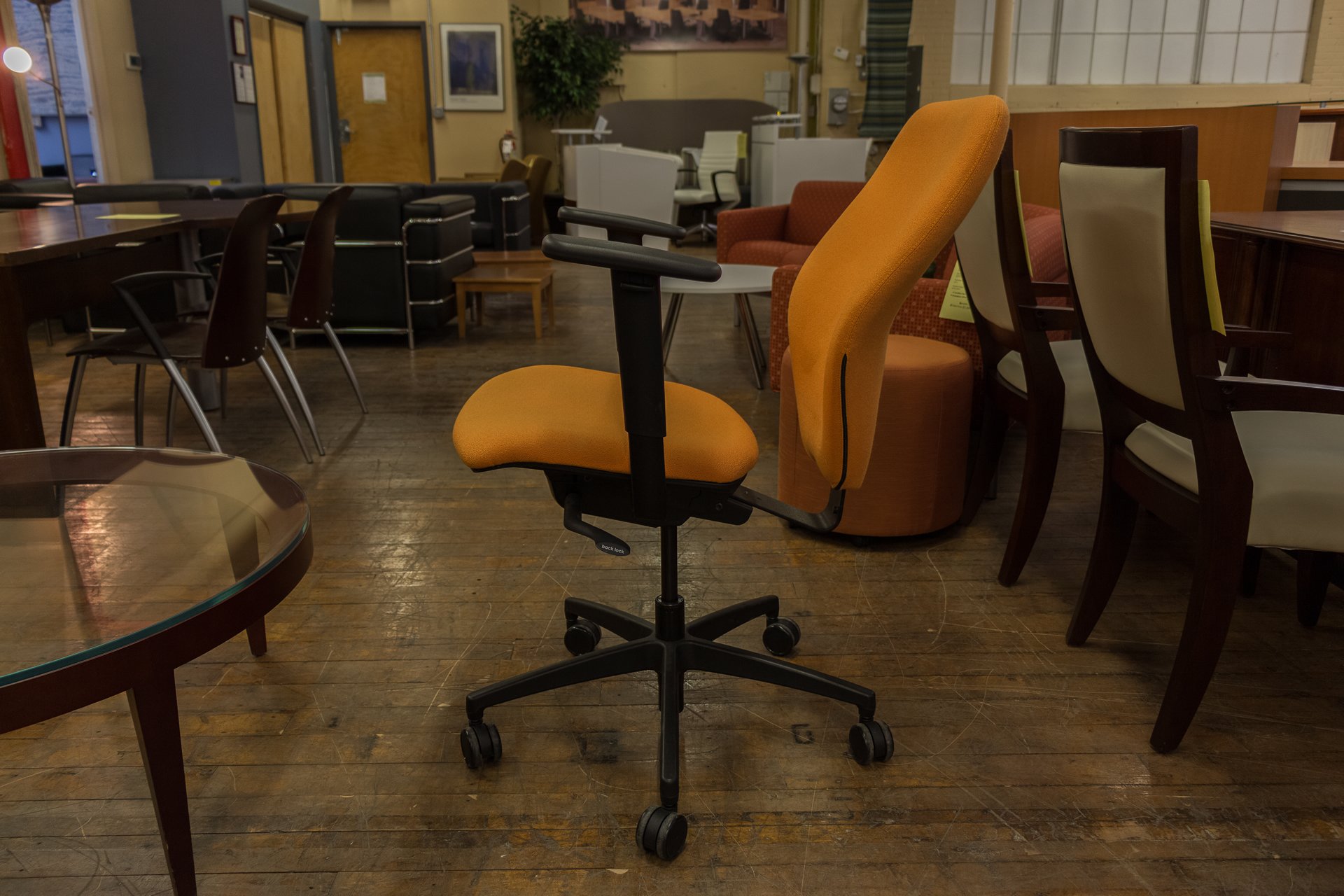 peartreeofficefurniture_peartreeofficefurniture_peartreeofficefurniture_boss-design-multi-function-task-chairs-in-red-blue-and-orange-8.jpg