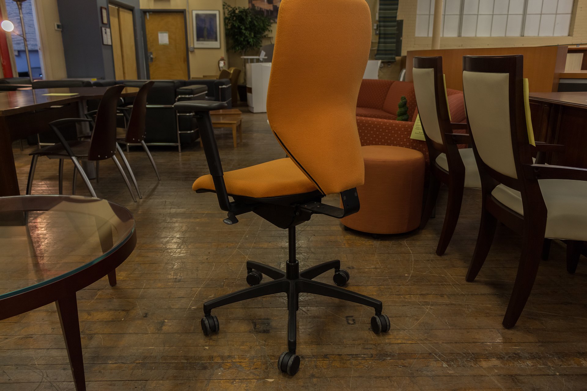 peartreeofficefurniture_peartreeofficefurniture_peartreeofficefurniture_boss-design-multi-function-task-chairs-in-red-blue-and-orange-9.jpg
