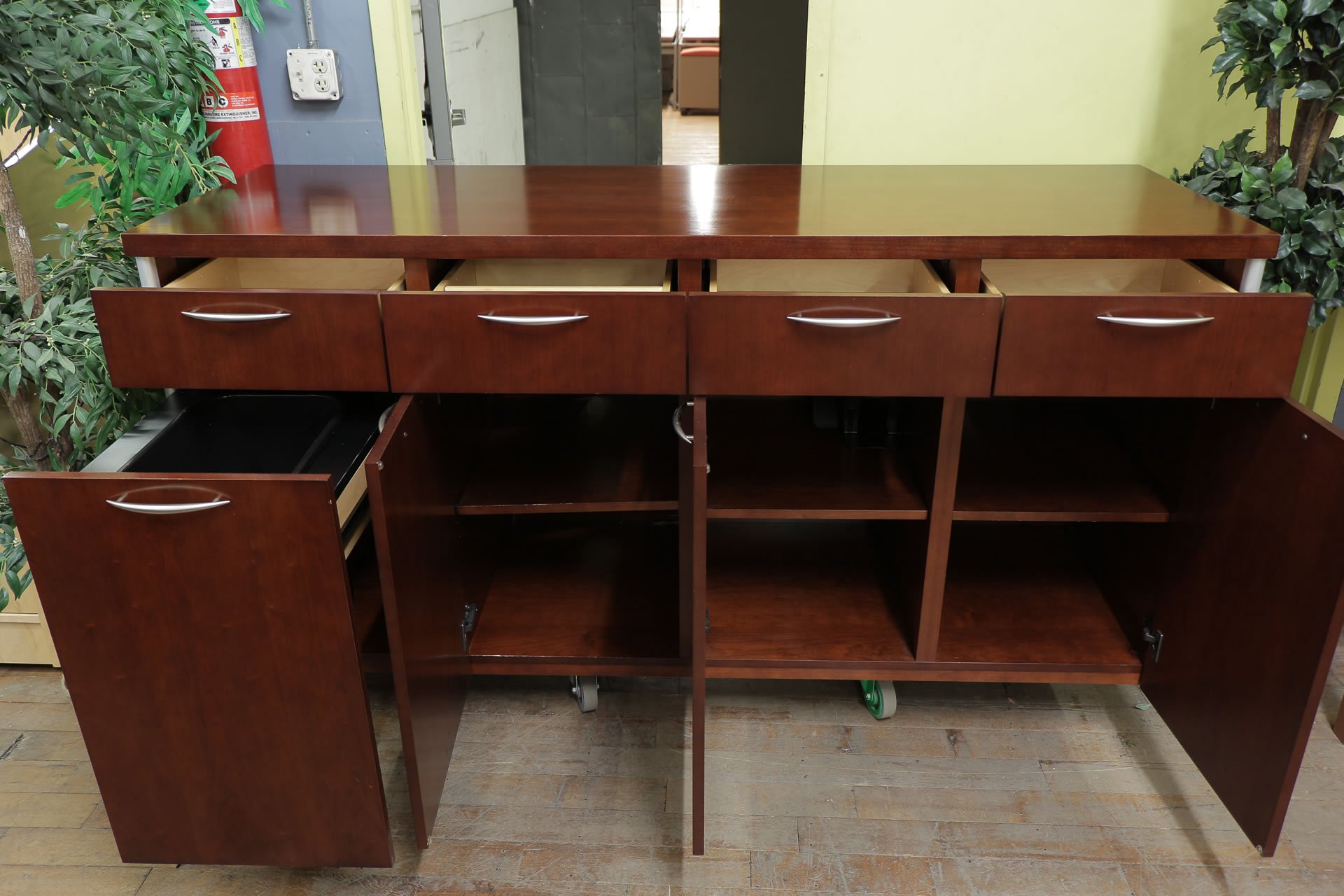 peartreeofficefurniture_peartreeofficefurniture_peartreeofficefurniture_cherry-credenza3.jpg