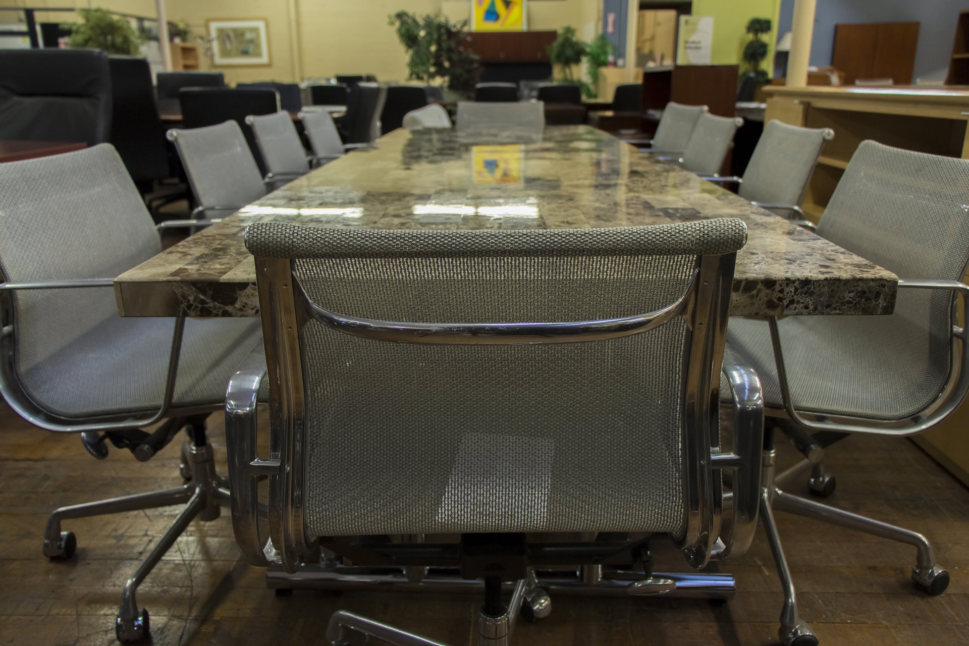 peartreeofficefurniture_peartreeofficefurniture_peartreeofficefurniture_custom-12-faux-mica-top-conference-tables-1.jpg