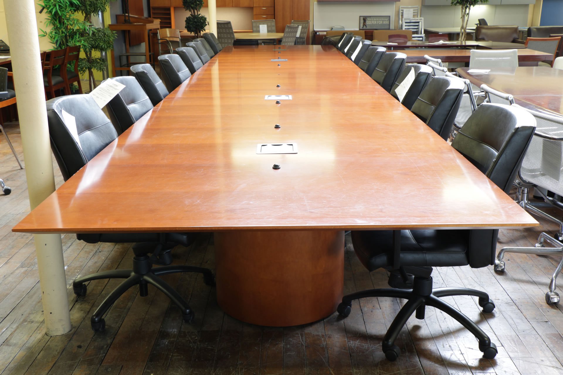 peartreeofficefurniture_peartreeofficefurniture_peartreeofficefurniture_gunlocke-trio-24-conference-table.jpg
