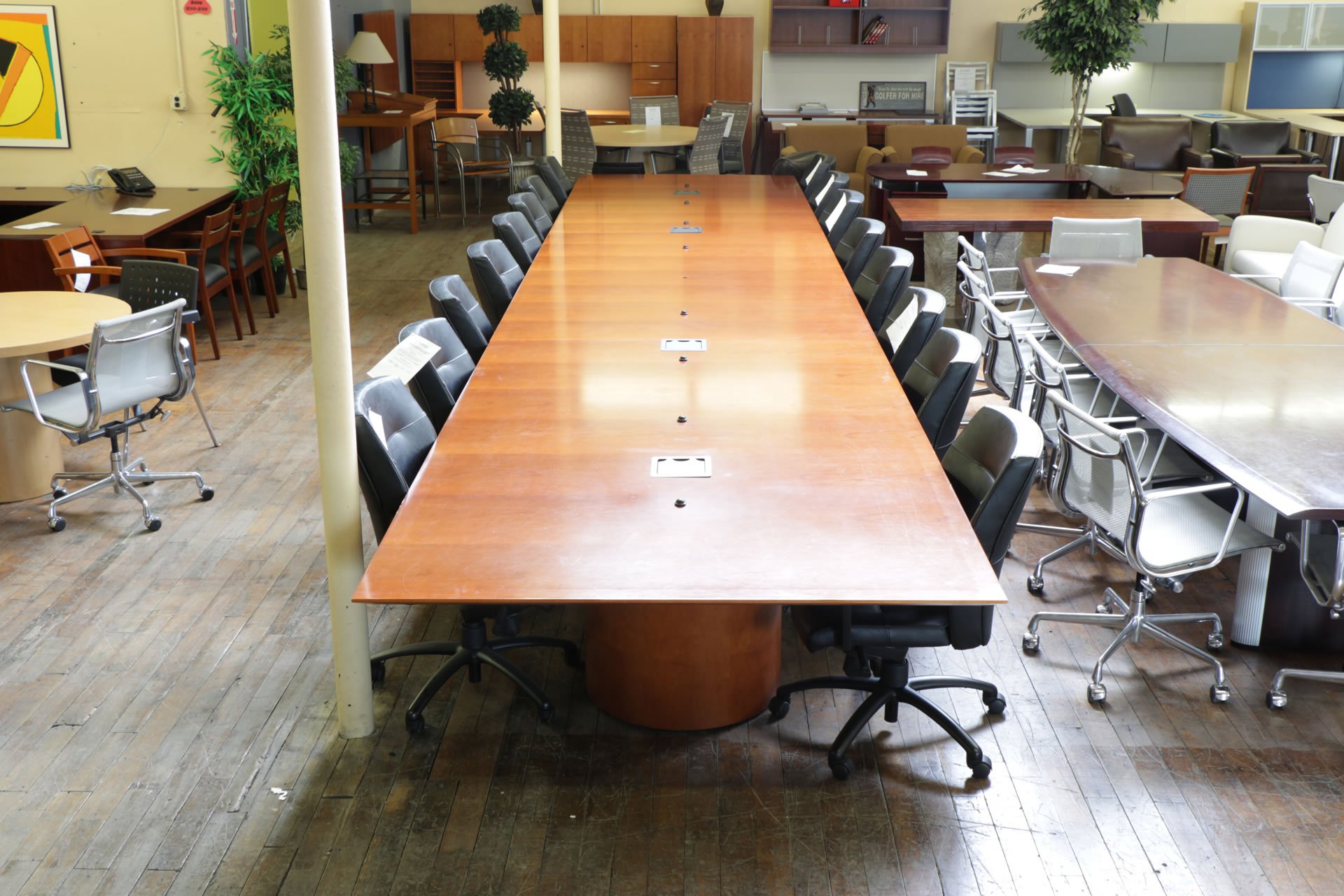 peartreeofficefurniture_peartreeofficefurniture_peartreeofficefurniture_gunlocke-trio-24-conference-table1.jpg