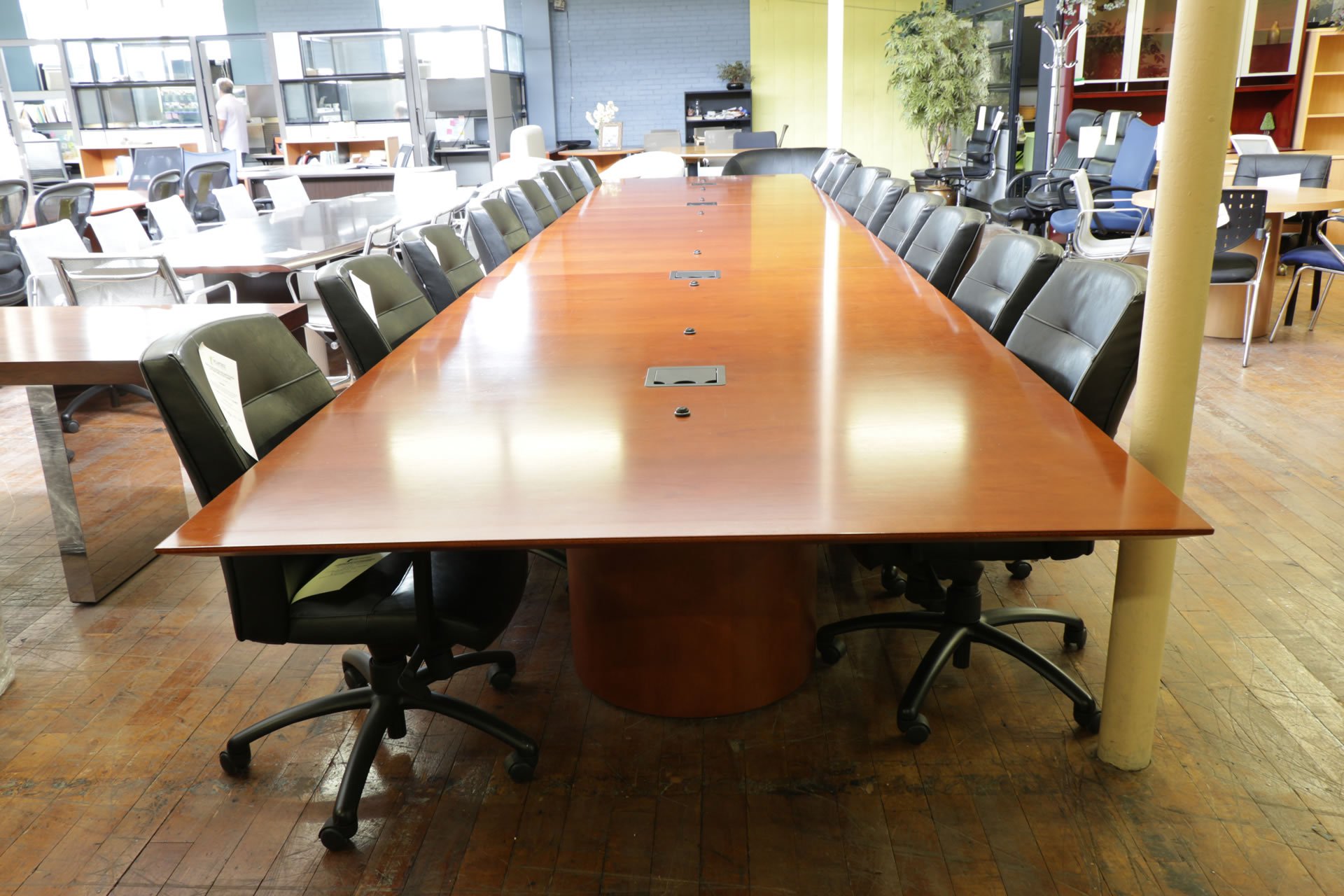 peartreeofficefurniture_peartreeofficefurniture_peartreeofficefurniture_gunlocke-trio-24-conference-table2.jpg