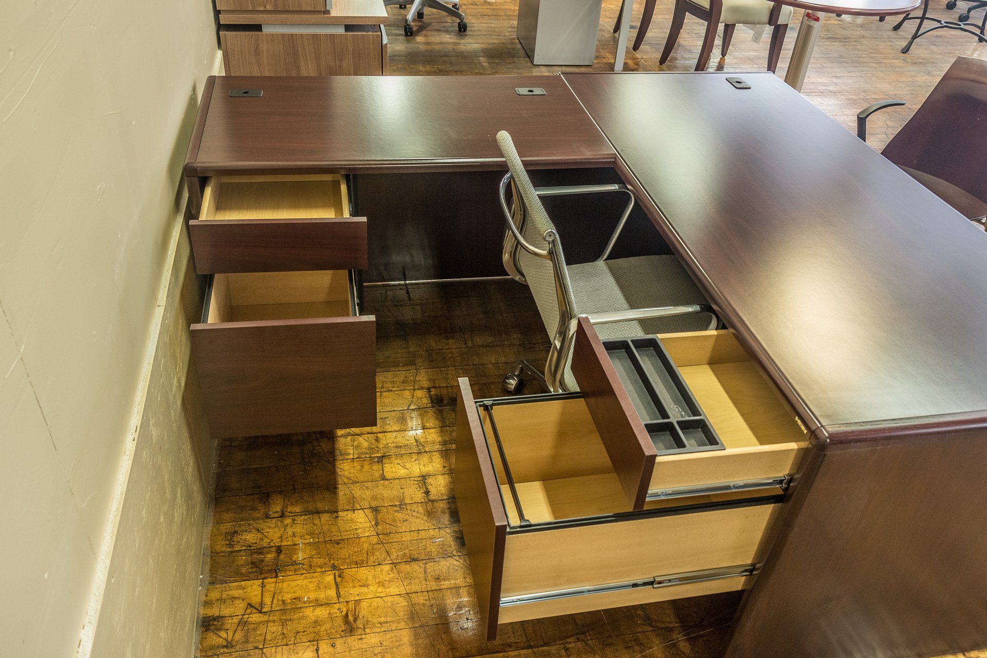peartreeofficefurniture_peartreeofficefurniture_peartreeofficefurniture_hon-cherry-laminate-l-desks-1.jpg
