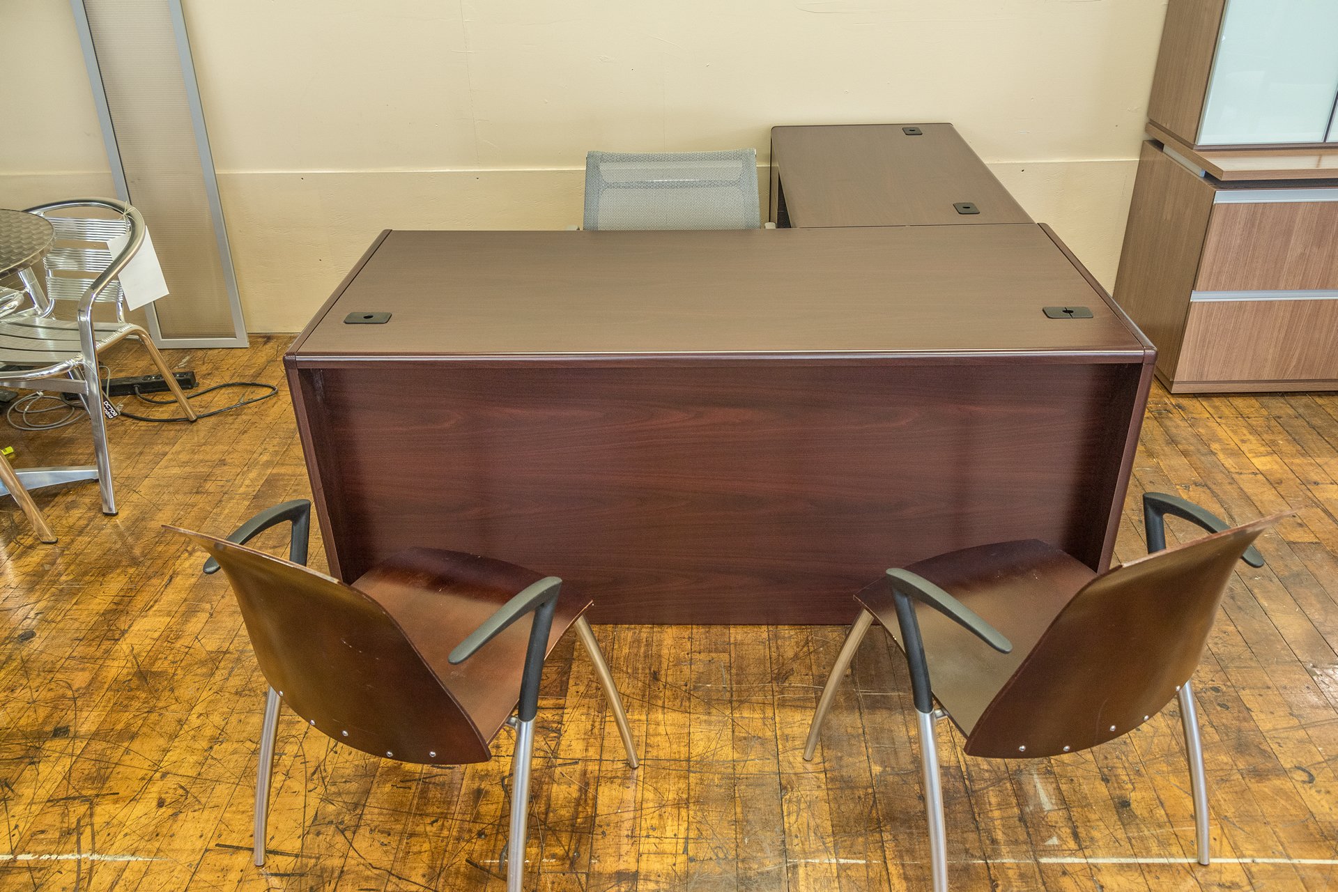 peartreeofficefurniture_peartreeofficefurniture_peartreeofficefurniture_hon-cherry-laminate-l-desks-4.jpg