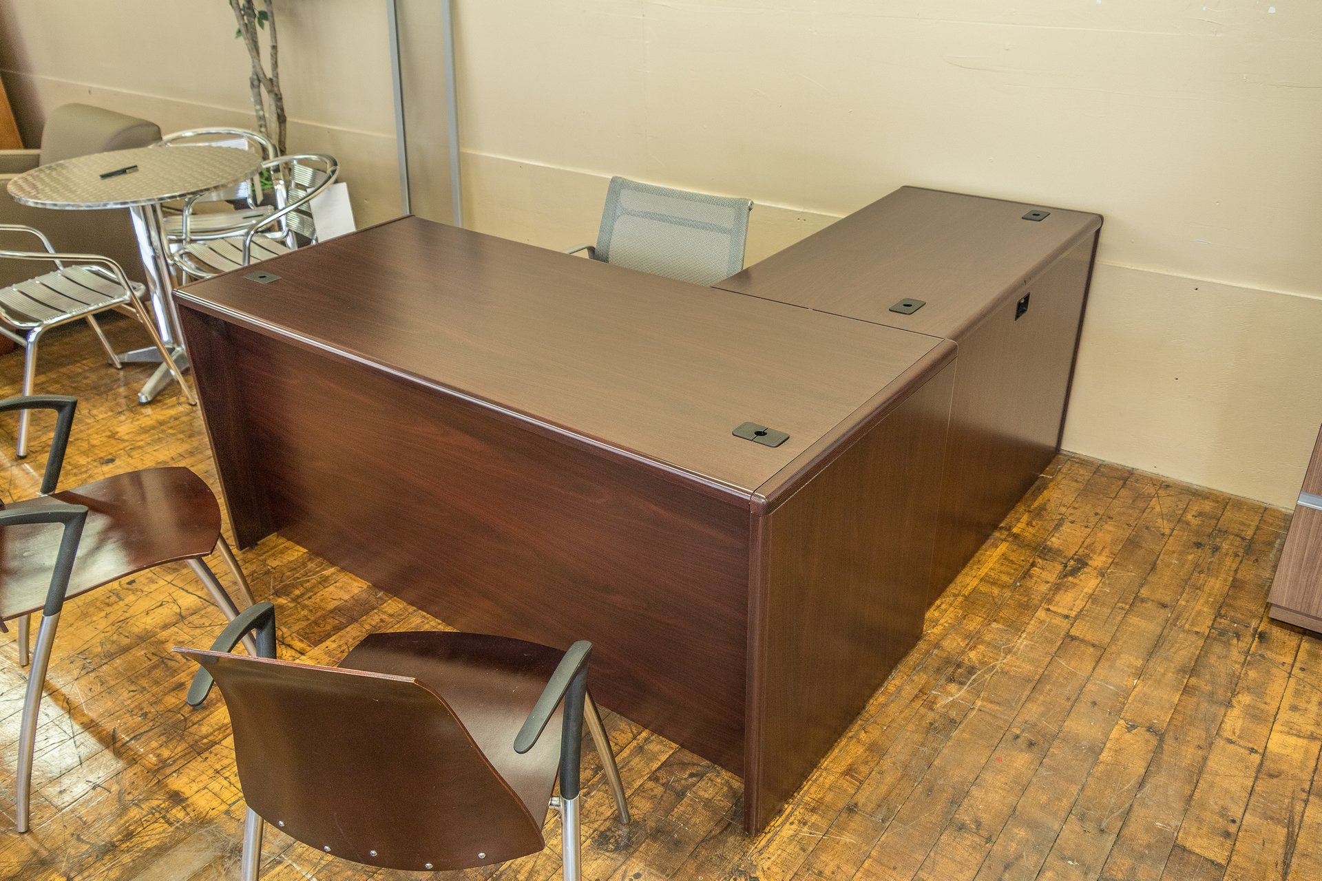 peartreeofficefurniture_peartreeofficefurniture_peartreeofficefurniture_hon-cherry-laminate-l-desks-5.jpg