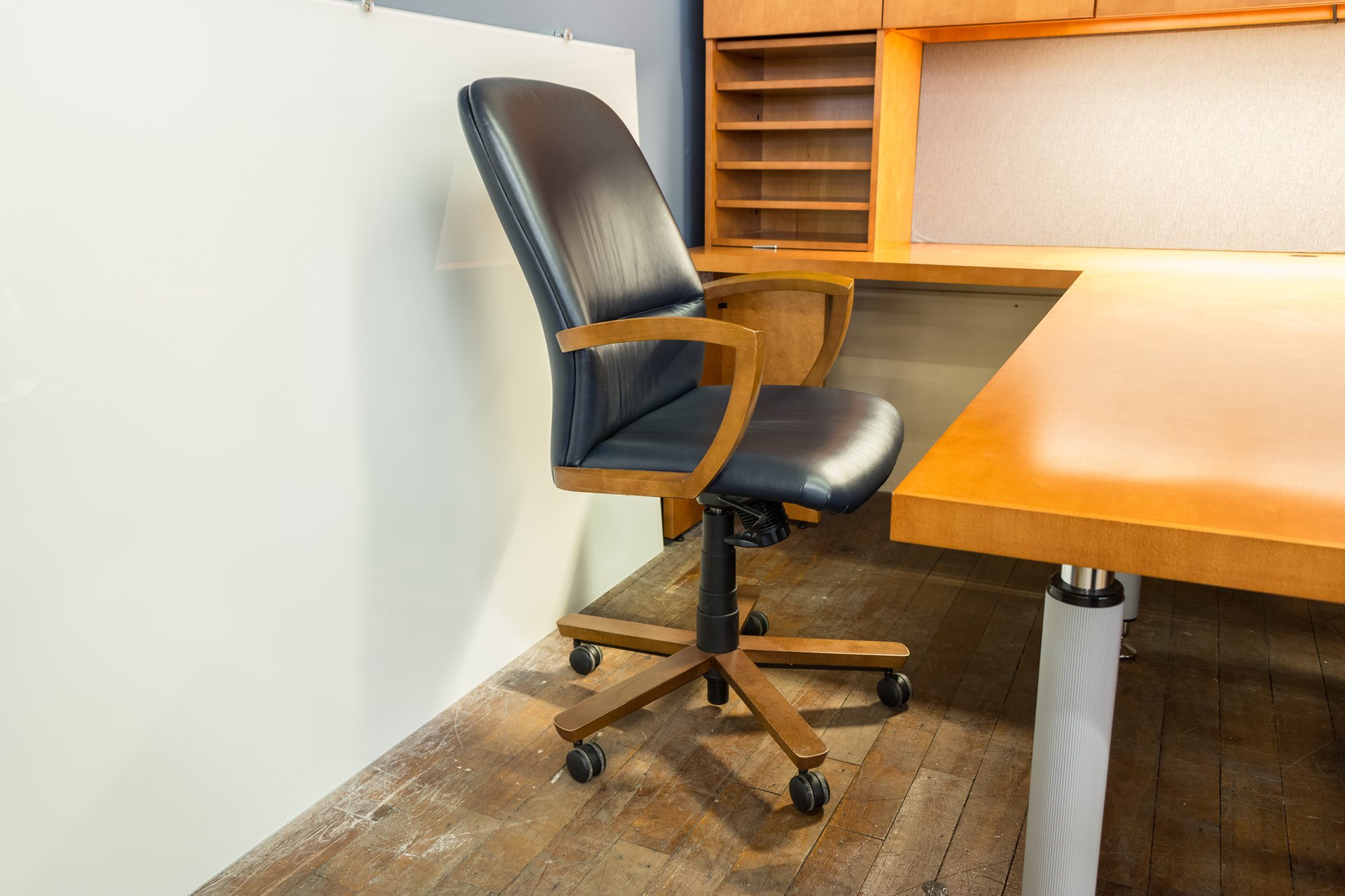 peartreeofficefurniture_peartreeofficefurniture_peartreeofficefurniture_kimball-triumph-leather-executive-conference-chairs-1.jpg
