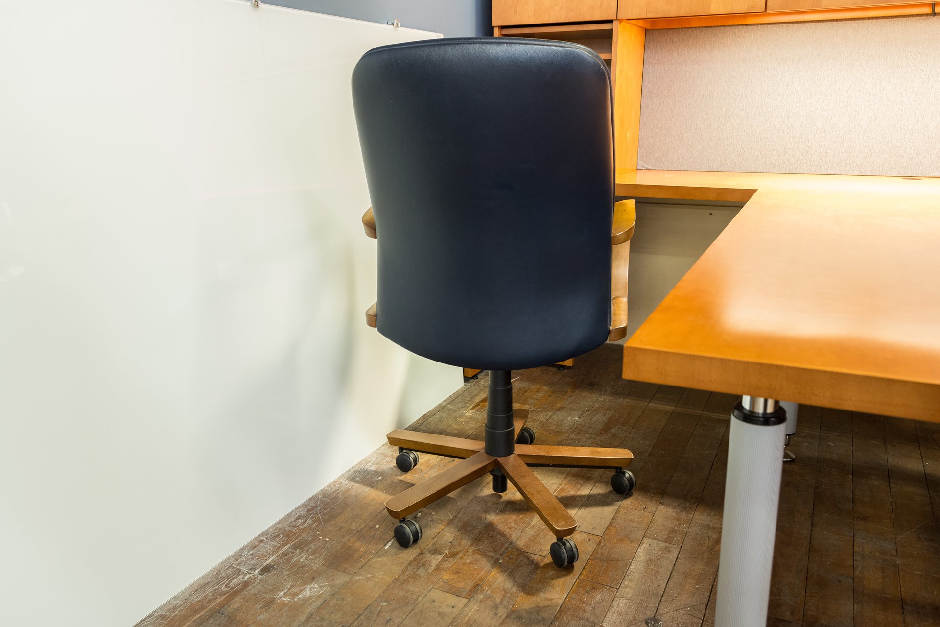 peartreeofficefurniture_peartreeofficefurniture_peartreeofficefurniture_kimball-triumph-leather-executive-conference-chairs-4.jpg