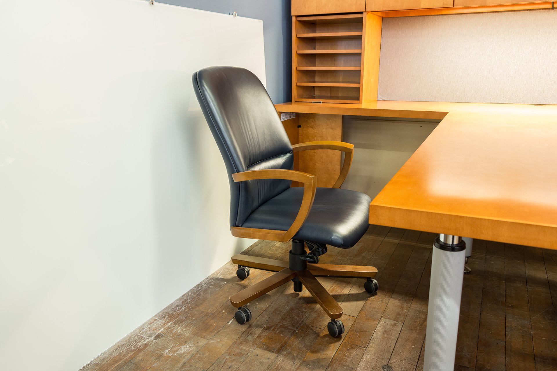 peartreeofficefurniture_peartreeofficefurniture_peartreeofficefurniture_kimball-triumph-leather-executive-conference-chairs.jpg