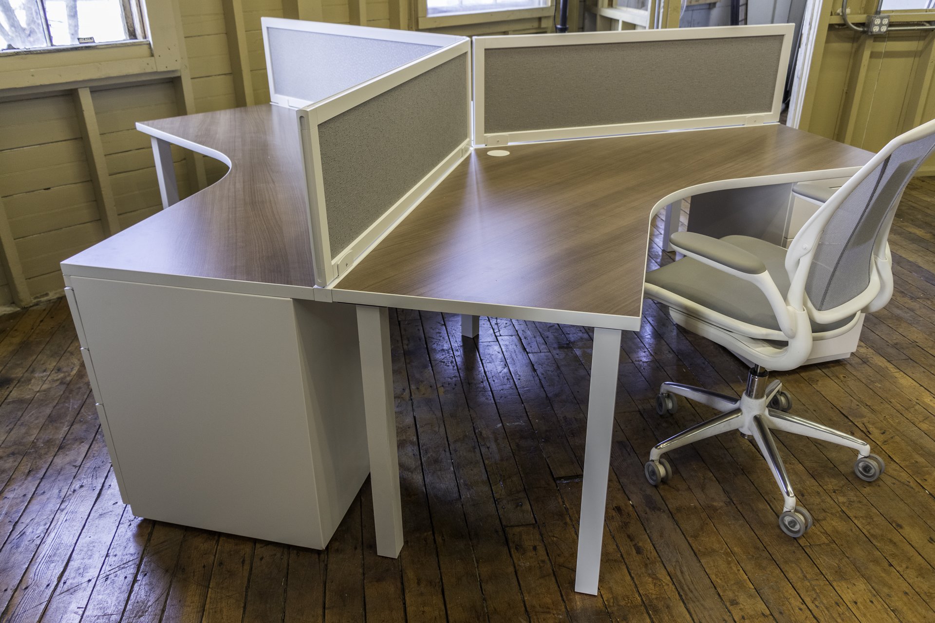 peartreeofficefurniture_peartreeofficefurniture_peartreeofficefurniture_new-peartree-custom-3-pod-workstations-3.jpg
