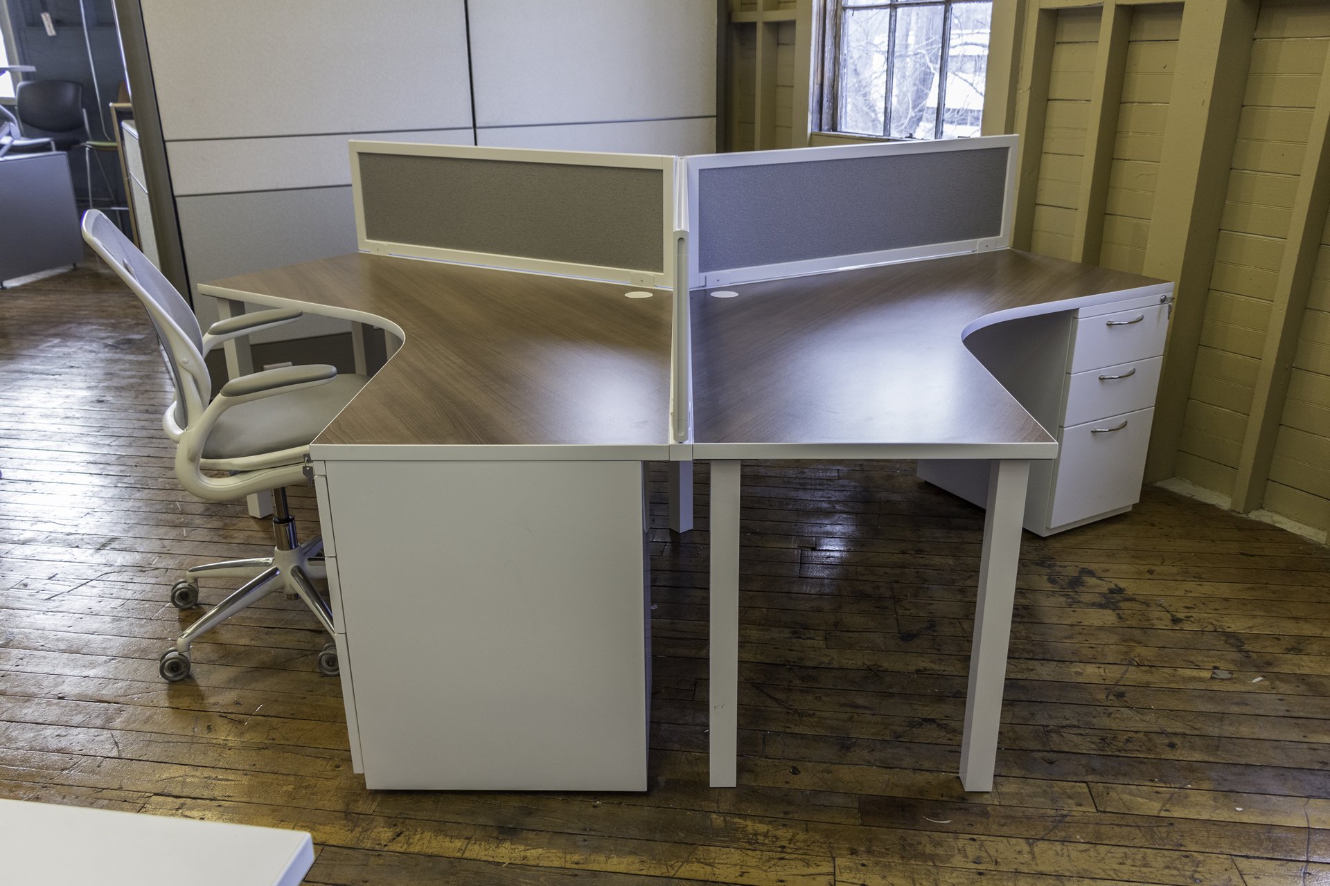 peartreeofficefurniture_peartreeofficefurniture_peartreeofficefurniture_new-peartree-custom-3-pod-workstations.jpg