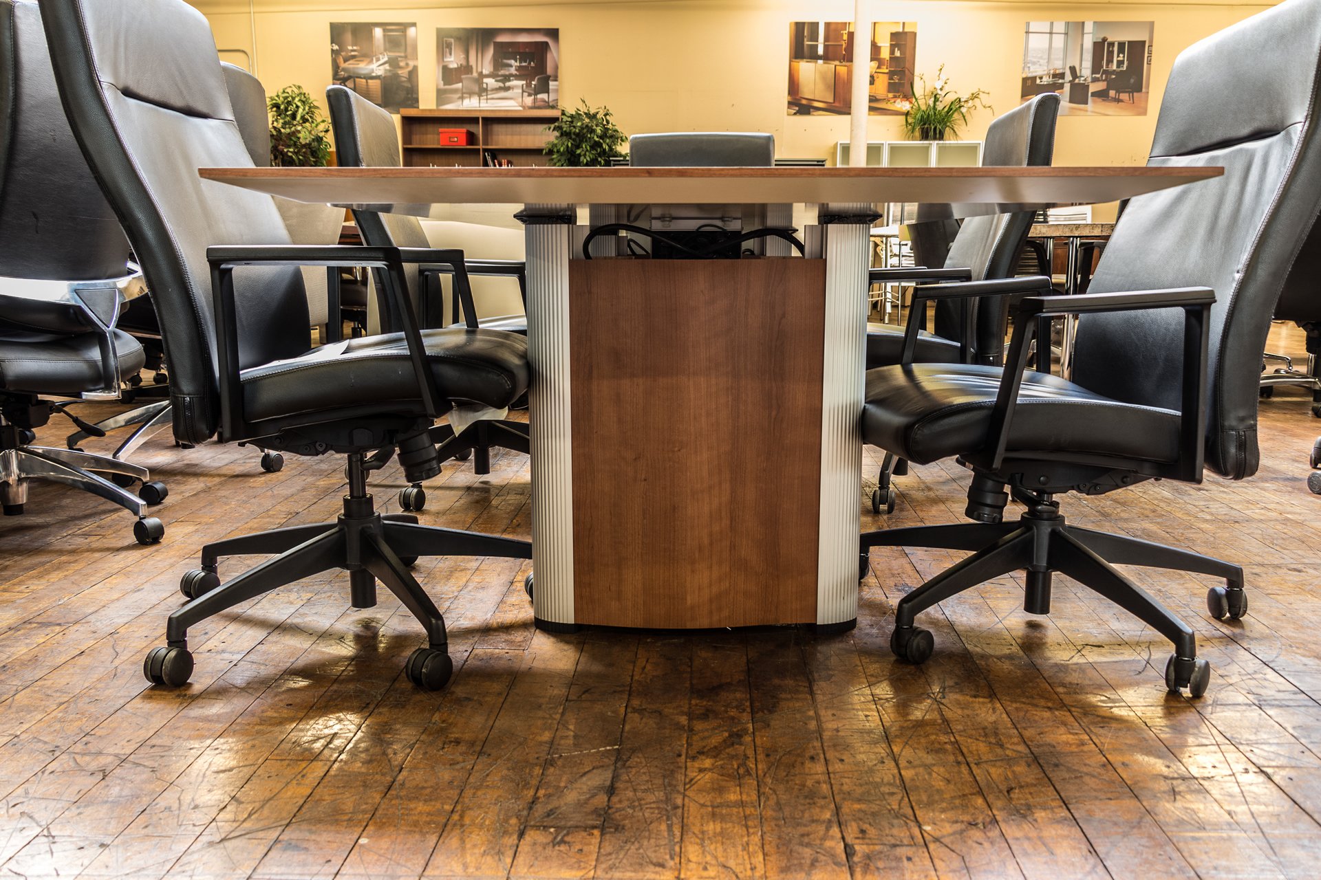 peartreeofficefurniture_peartreeofficefurniture_peartreeofficefurniture_nienkamper-vox-8-x-3-5-cherry-laminate-tapered-edge-conference-table-3.jpg