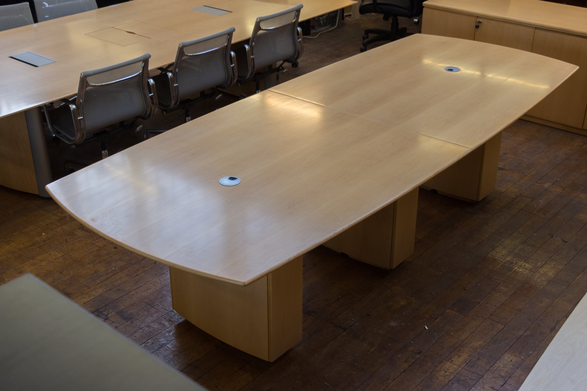 peartreeofficefurniture_peartreeofficefurniture_peartreeofficefurniture_peartree-sienna-series-boat-shaped-wood-conference-table-3.jpg