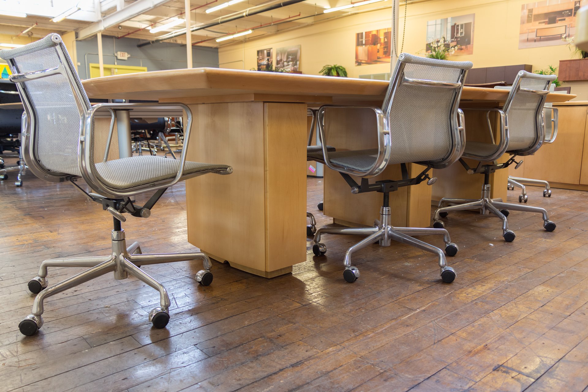 peartreeofficefurniture_peartreeofficefurniture_peartreeofficefurniture_peartree-sienna-series-boat-shaped-wood-conference-table-9.jpg