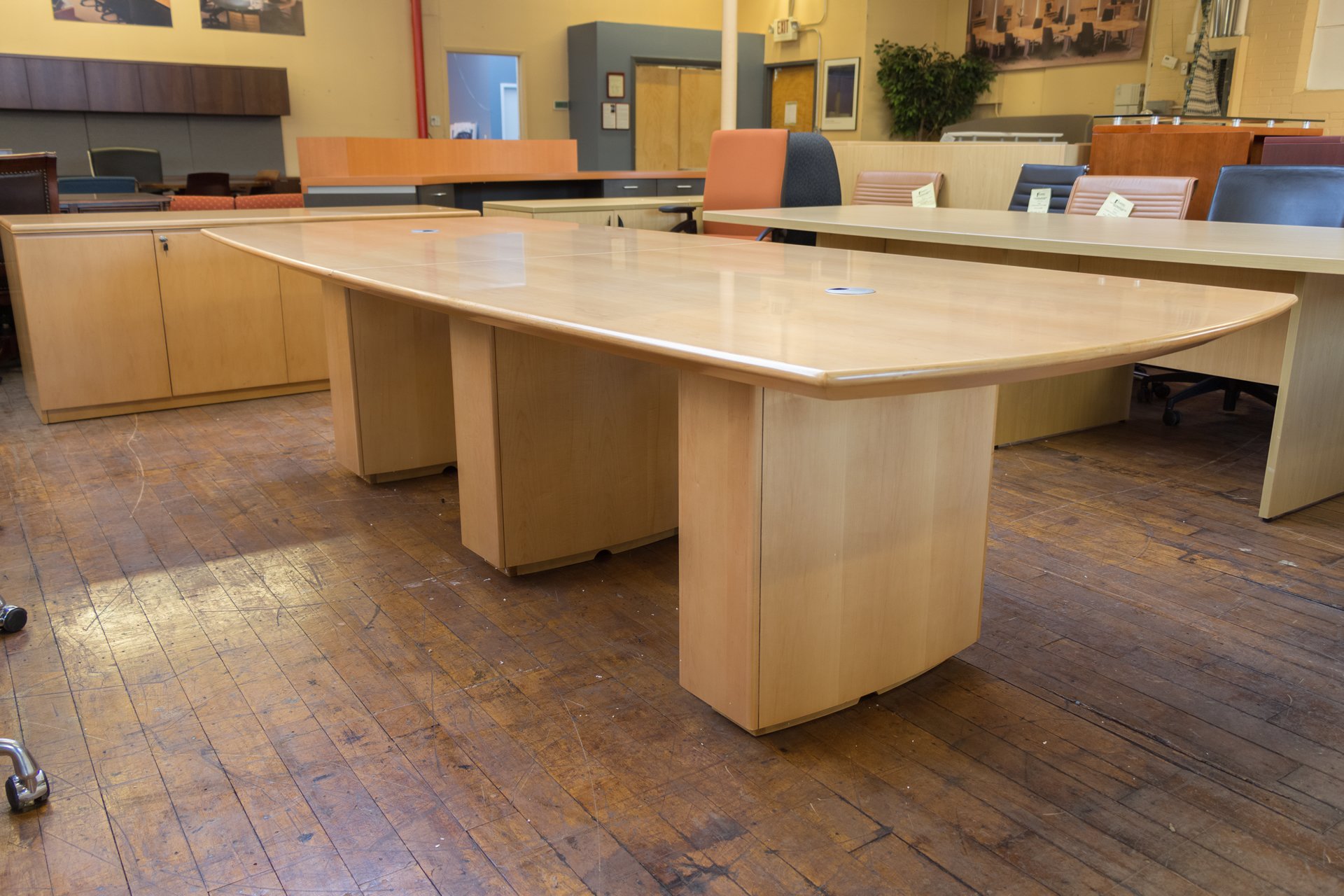 peartreeofficefurniture_peartreeofficefurniture_peartreeofficefurniture_peartree-sienna-series-boat-shaped-wood-conference-table.jpg