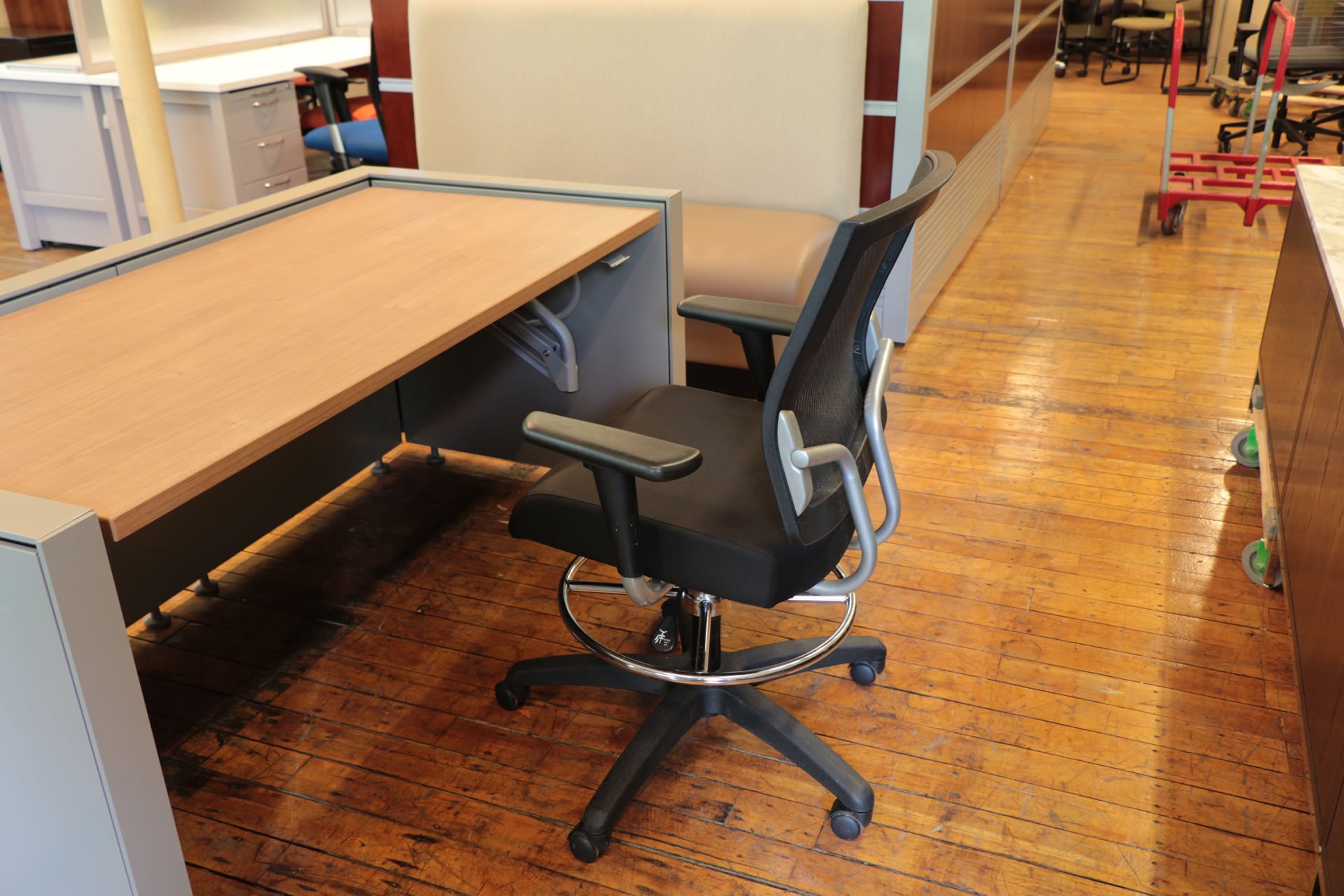 peartreeofficefurniture_peartreeofficefurniture_peartreeofficefurniture_sitonit-focus-work-mesh-back-task-stool-black-fabric1.jpg