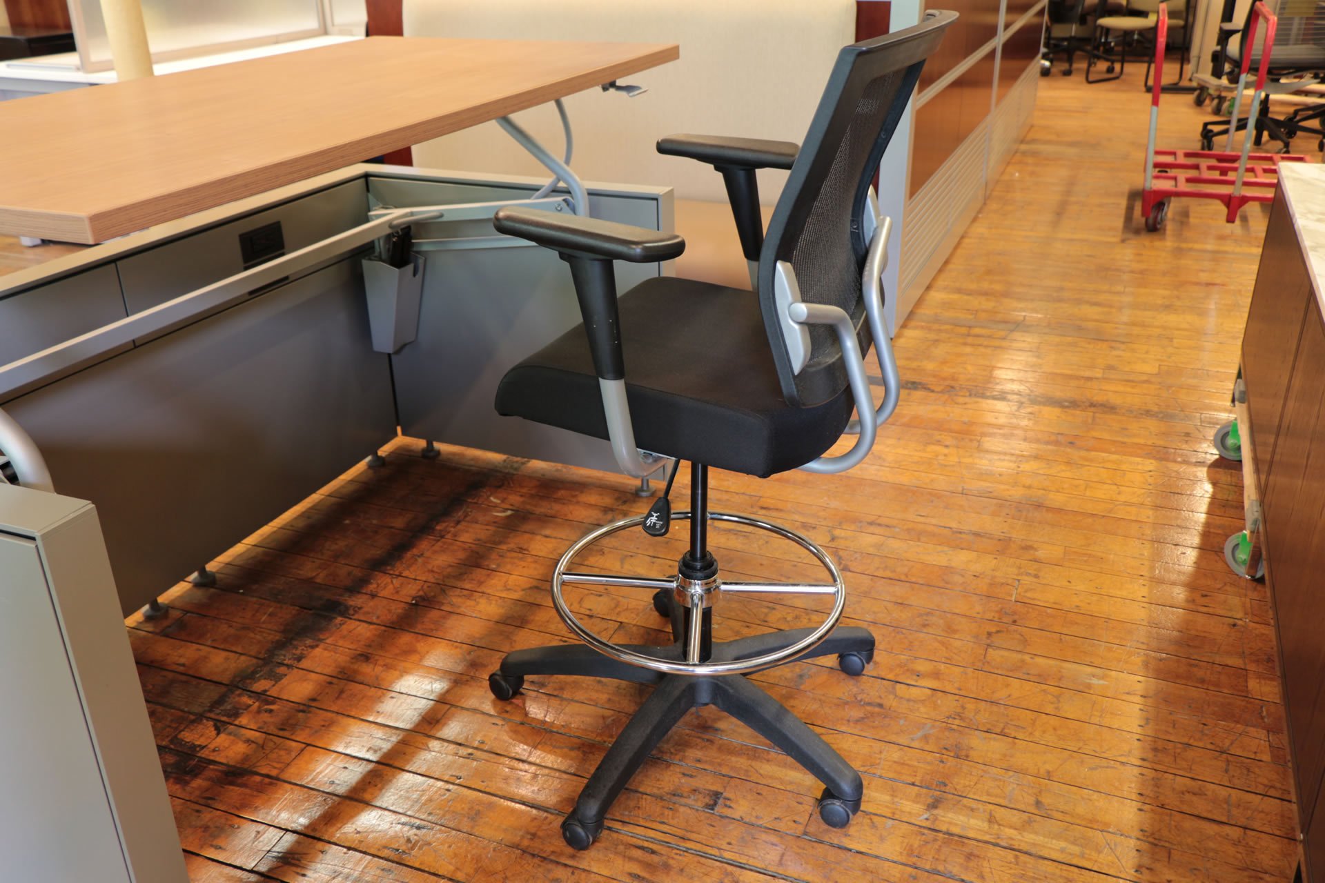 peartreeofficefurniture_peartreeofficefurniture_peartreeofficefurniture_sitonit-focus-work-mesh-back-task-stool-black-fabric3.jpg