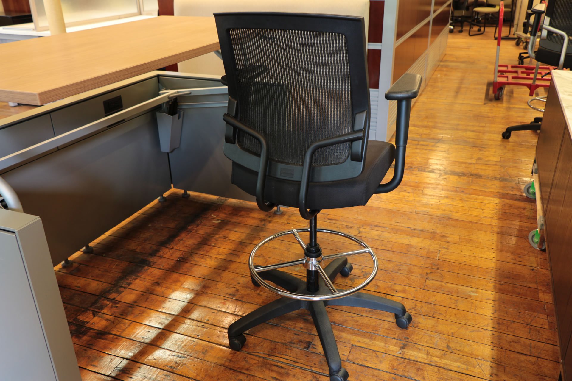 peartreeofficefurniture_peartreeofficefurniture_peartreeofficefurniture_sitonit-focus-work-mesh-back-task-stool-black-fabric7.jpg