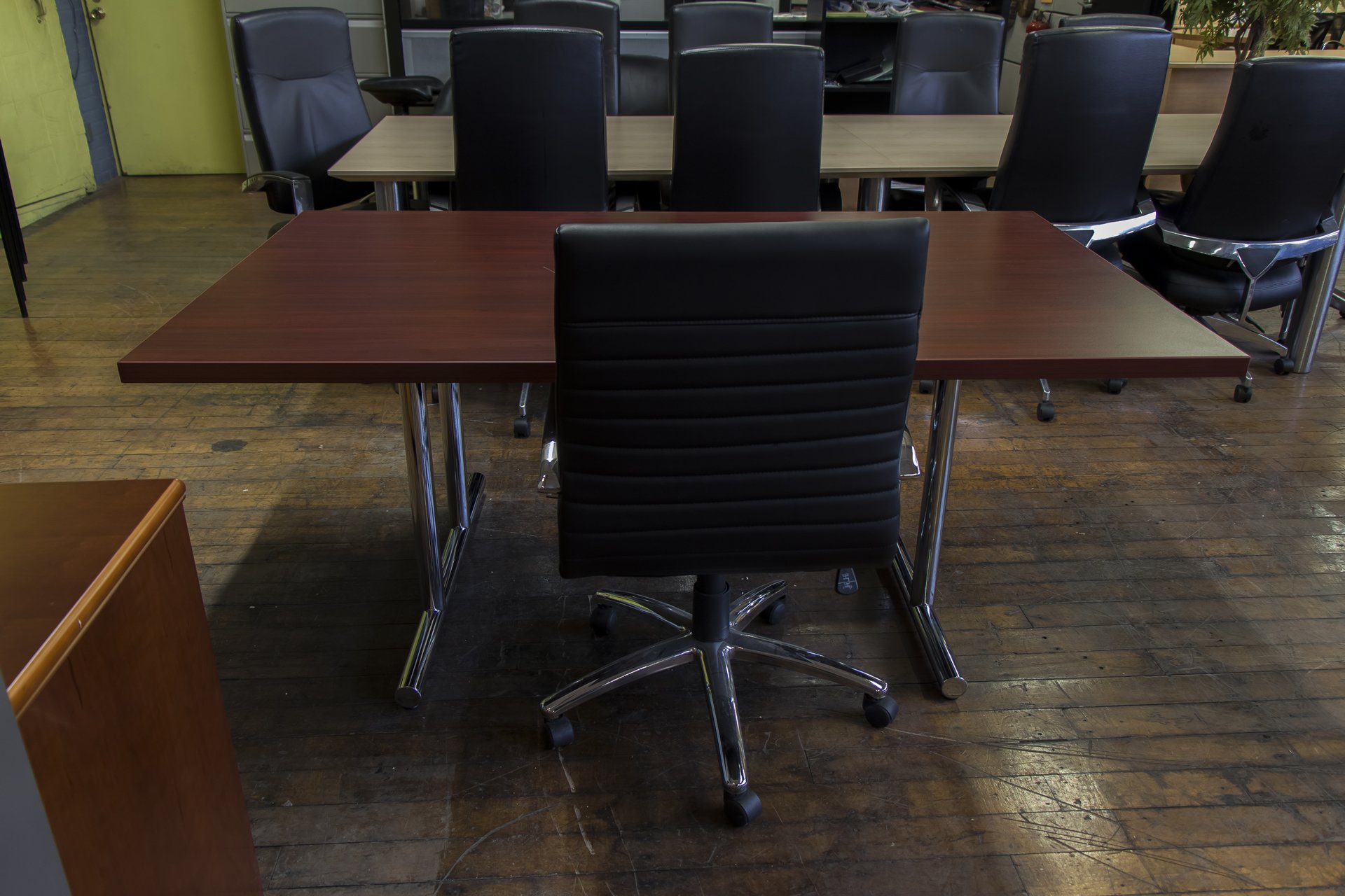 peartreeofficefurniture_peartreeofficefurniture_peartreeofficefurniture_warren-series-cherry-laminate-modular-meeting-tables-5.jpg