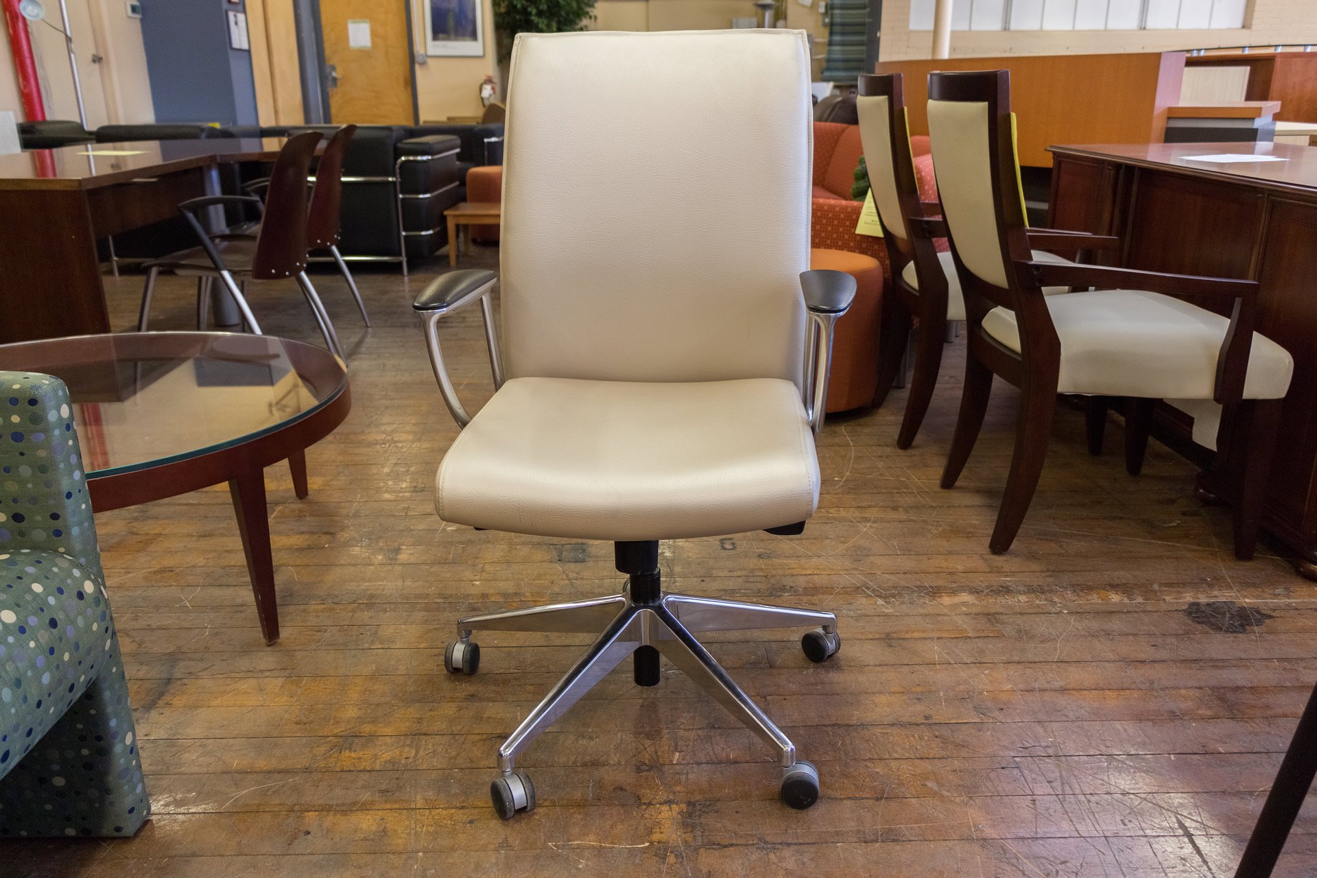 peartreeofficefurniture_peartreeofficefurniture_peartreeofficefurniture_zip-instock-midback-conference-1.jpg