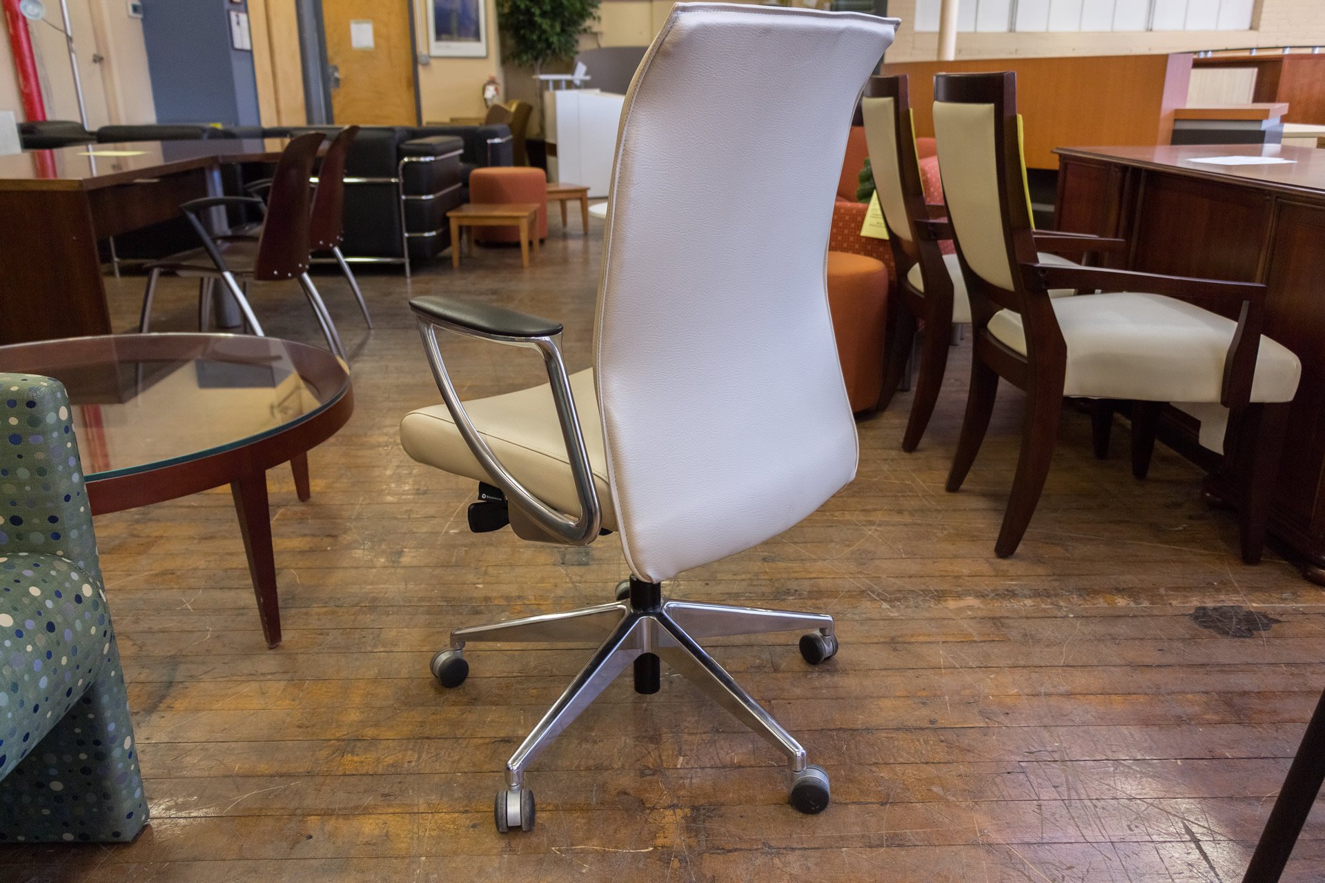 peartreeofficefurniture_peartreeofficefurniture_peartreeofficefurniture_zip-instock-midback-conference-5.jpg