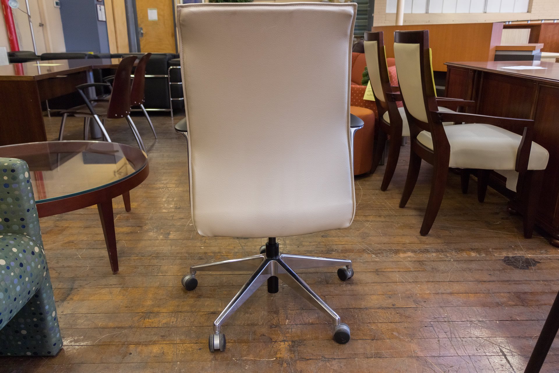 peartreeofficefurniture_peartreeofficefurniture_peartreeofficefurniture_zip-instock-midback-conference-6.jpg