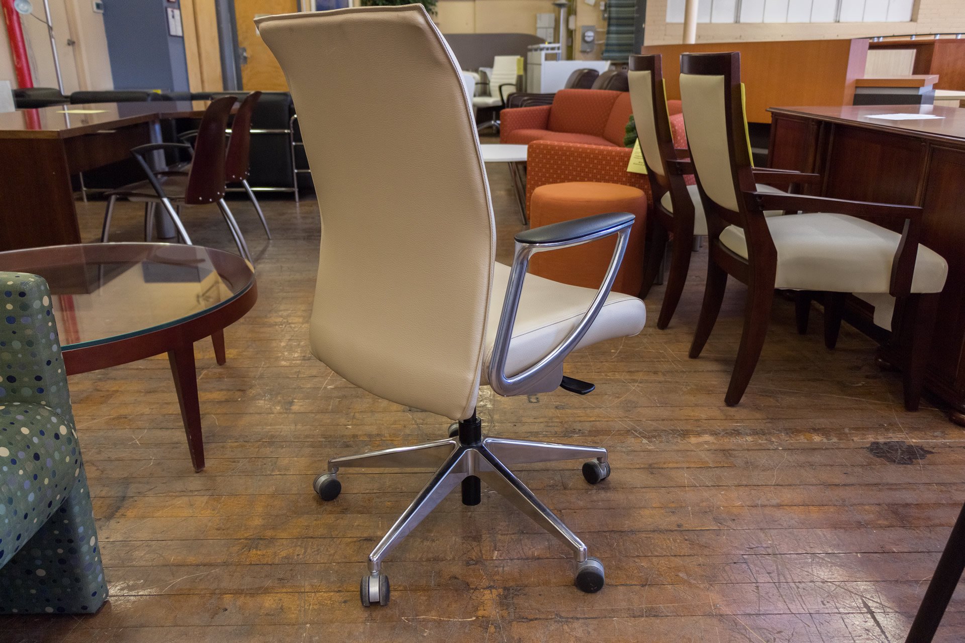 peartreeofficefurniture_peartreeofficefurniture_peartreeofficefurniture_zip-instock-midback-conference-7.jpg