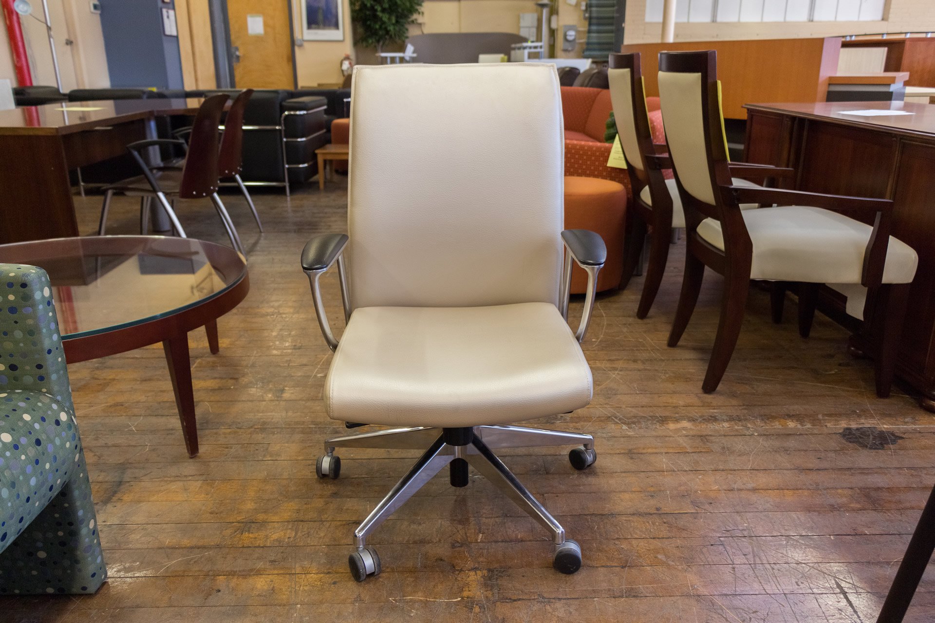 peartreeofficefurniture_peartreeofficefurniture_peartreeofficefurniture_zip-instock-midback-conference.jpg