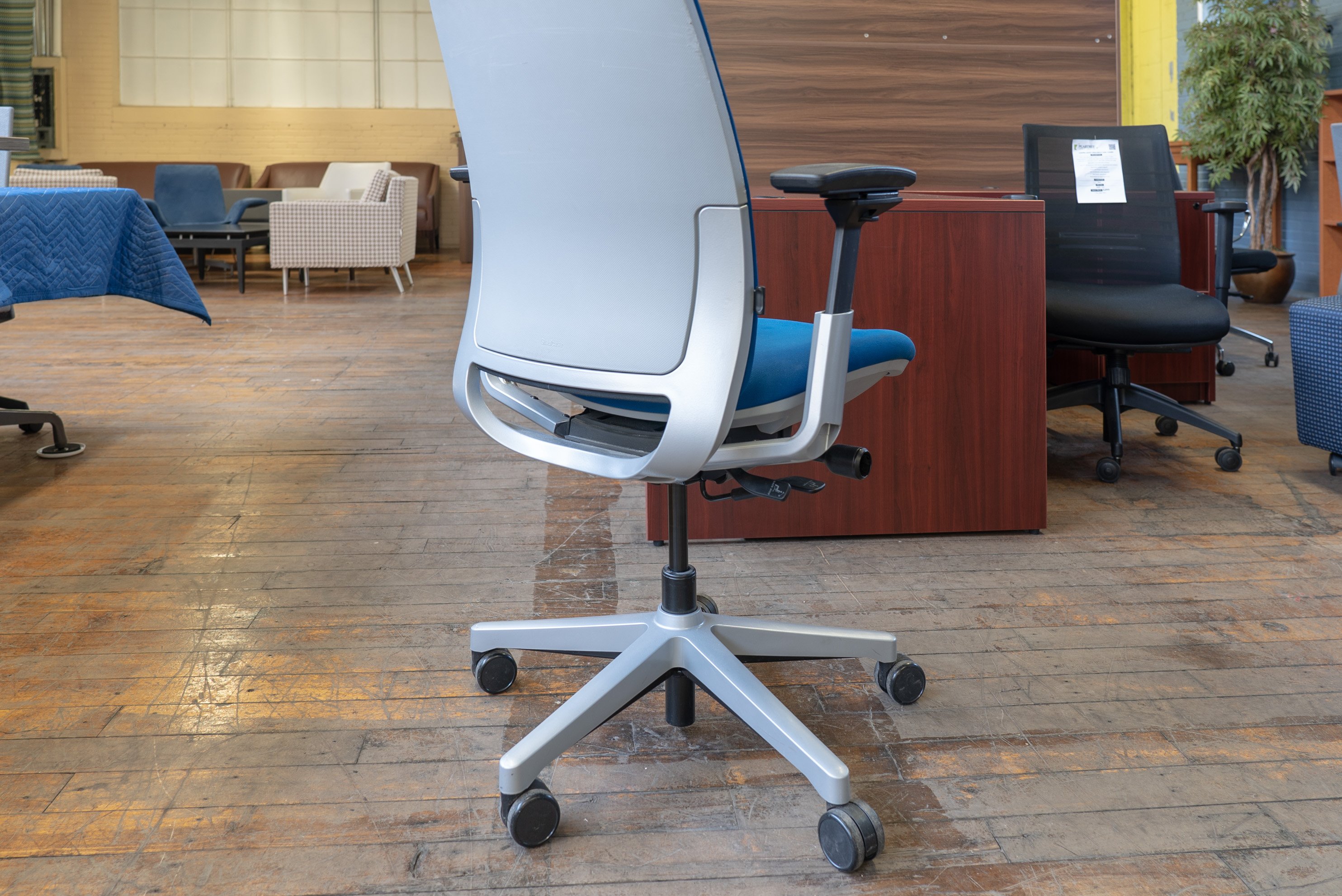 steelcase-amia-task-chairs