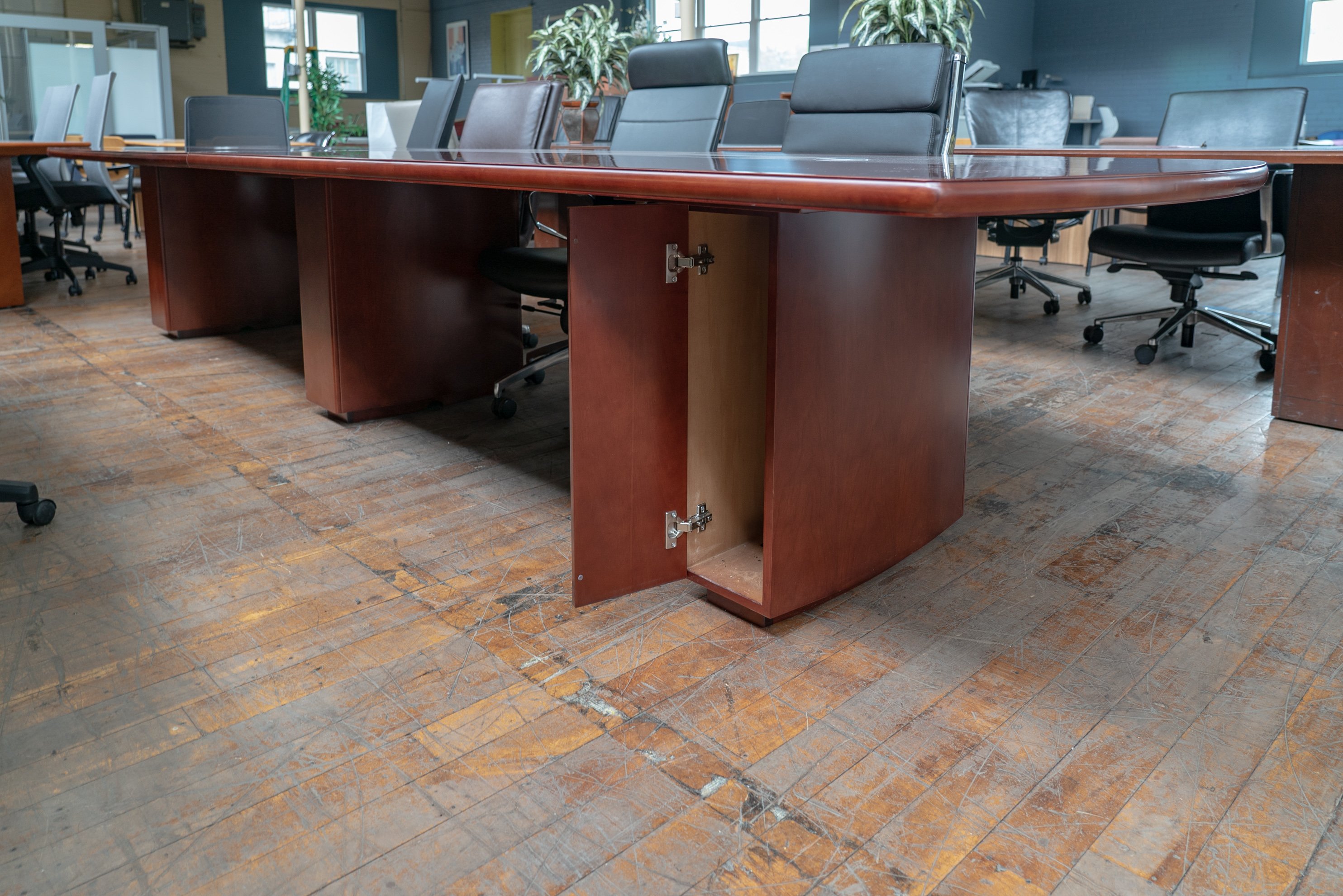 peartree-14-cherry-veneer-boat-shaped-conference-tables