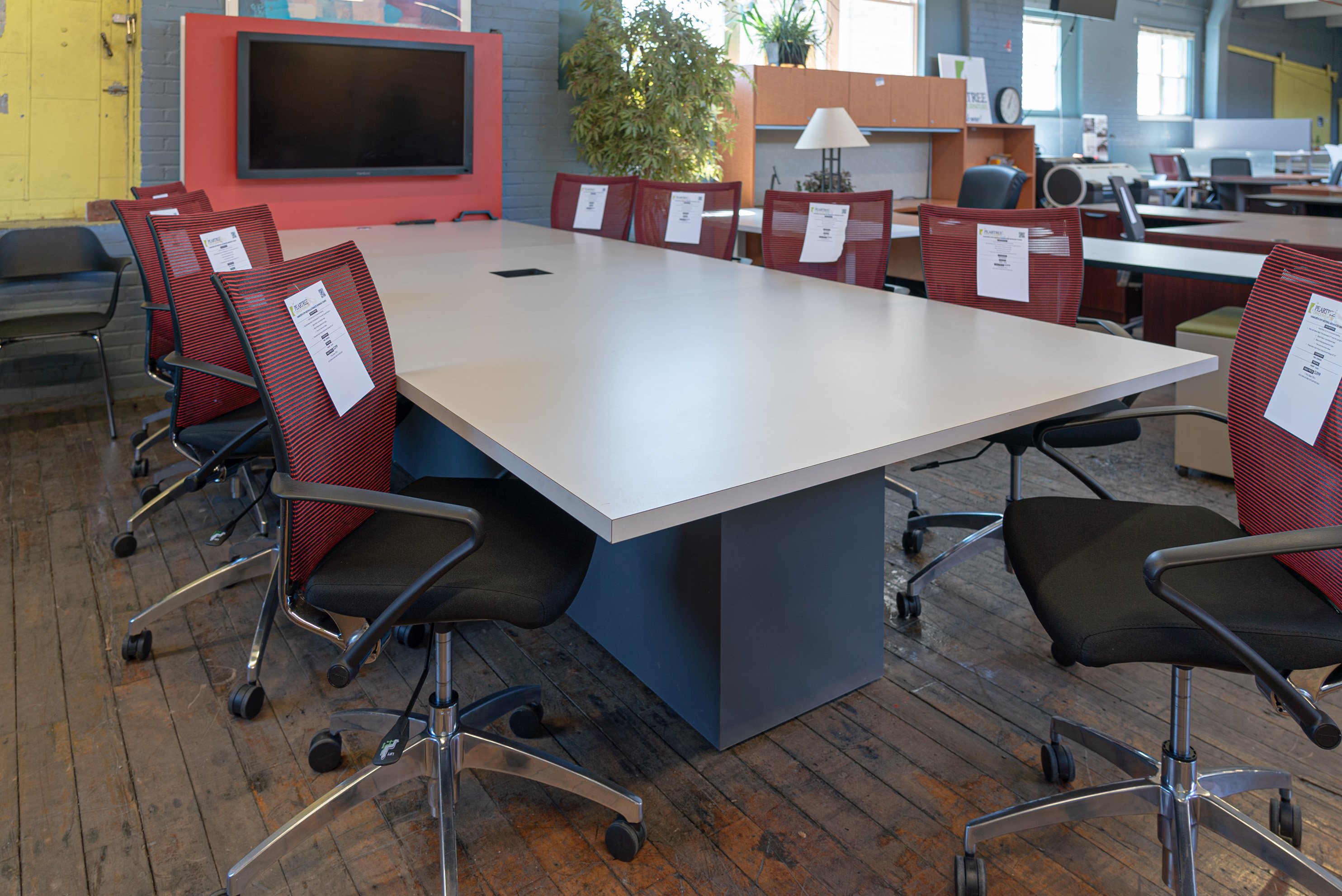 haworth-12-teleconference-table-with-vesa-screen-mount
