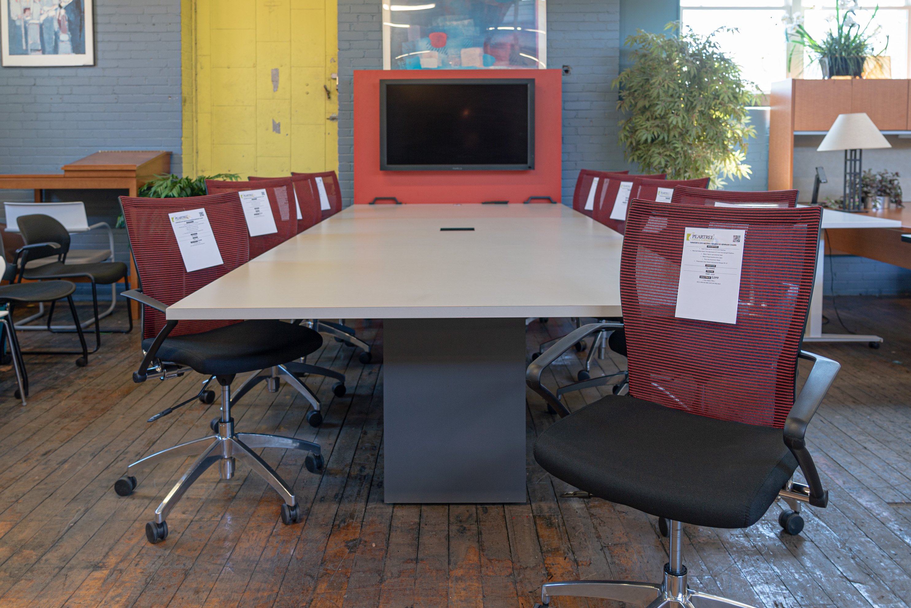 haworth-12-teleconference-table-with-vesa-screen-mount
