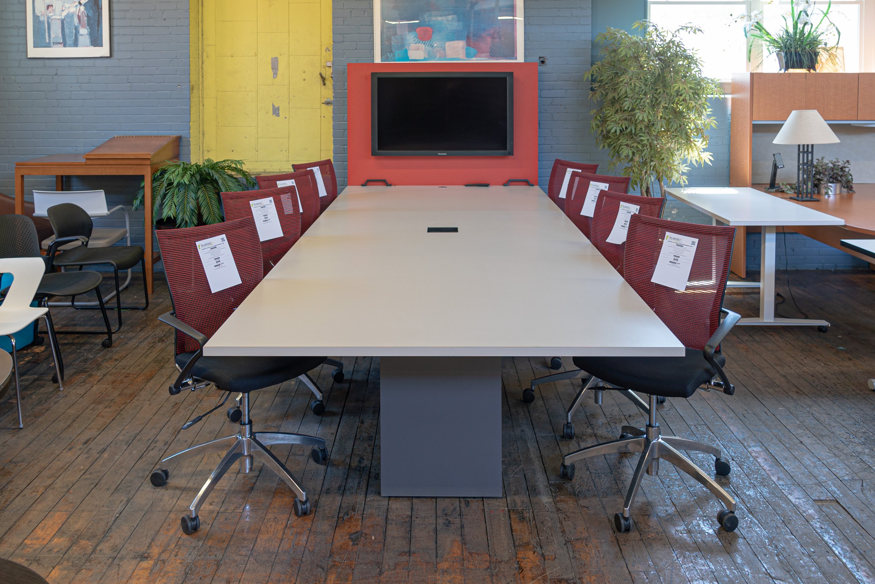 haworth-12-teleconference-table-with-vesa-screen-mount