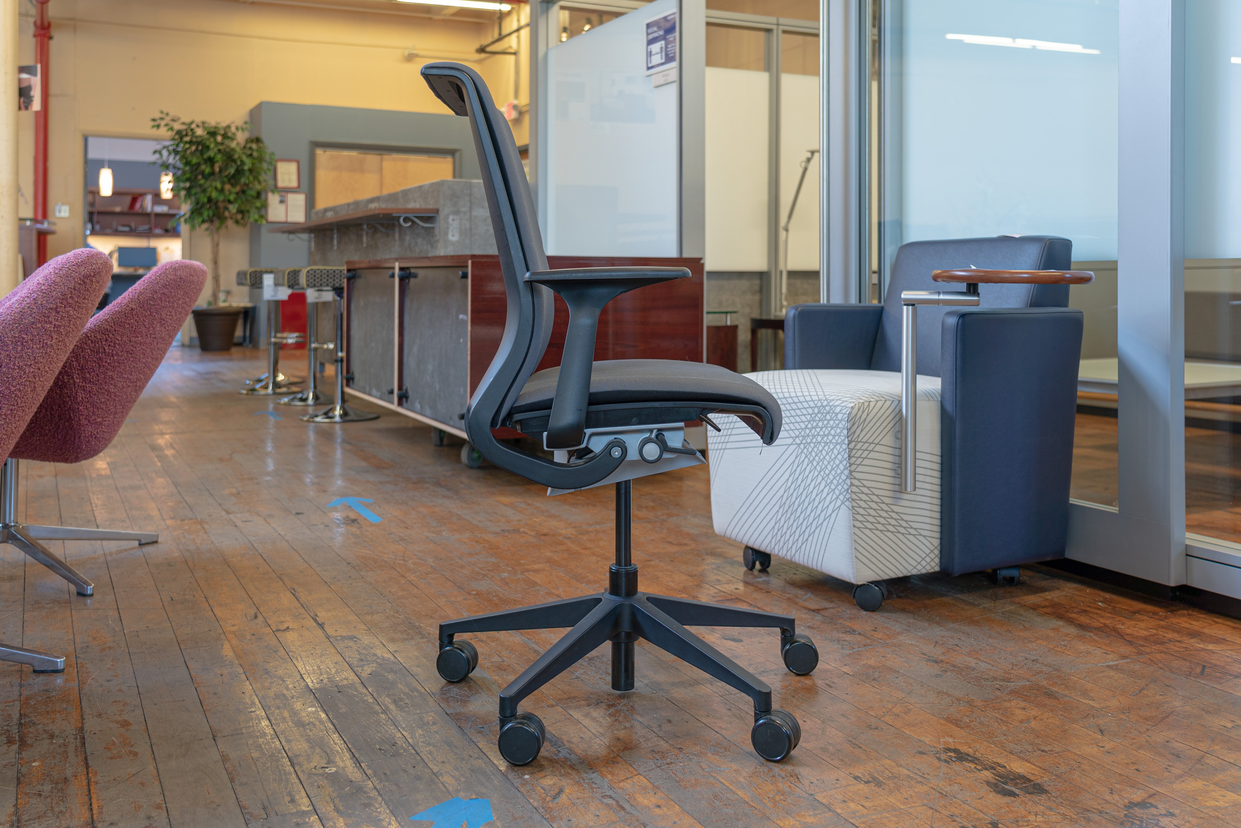 steelcase-think-v1-conference-chairs