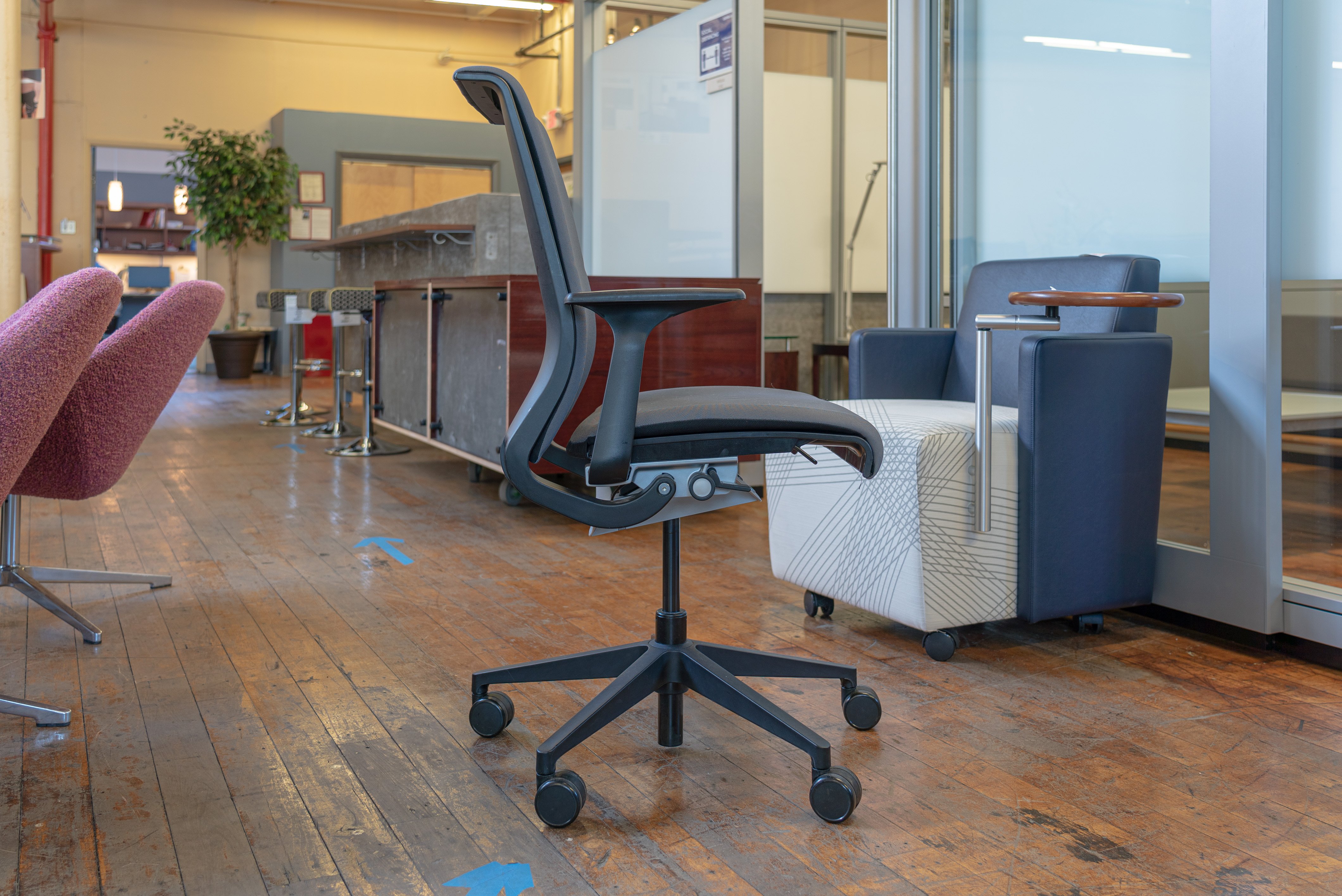 steelcase-think-v1-conference-chairs
