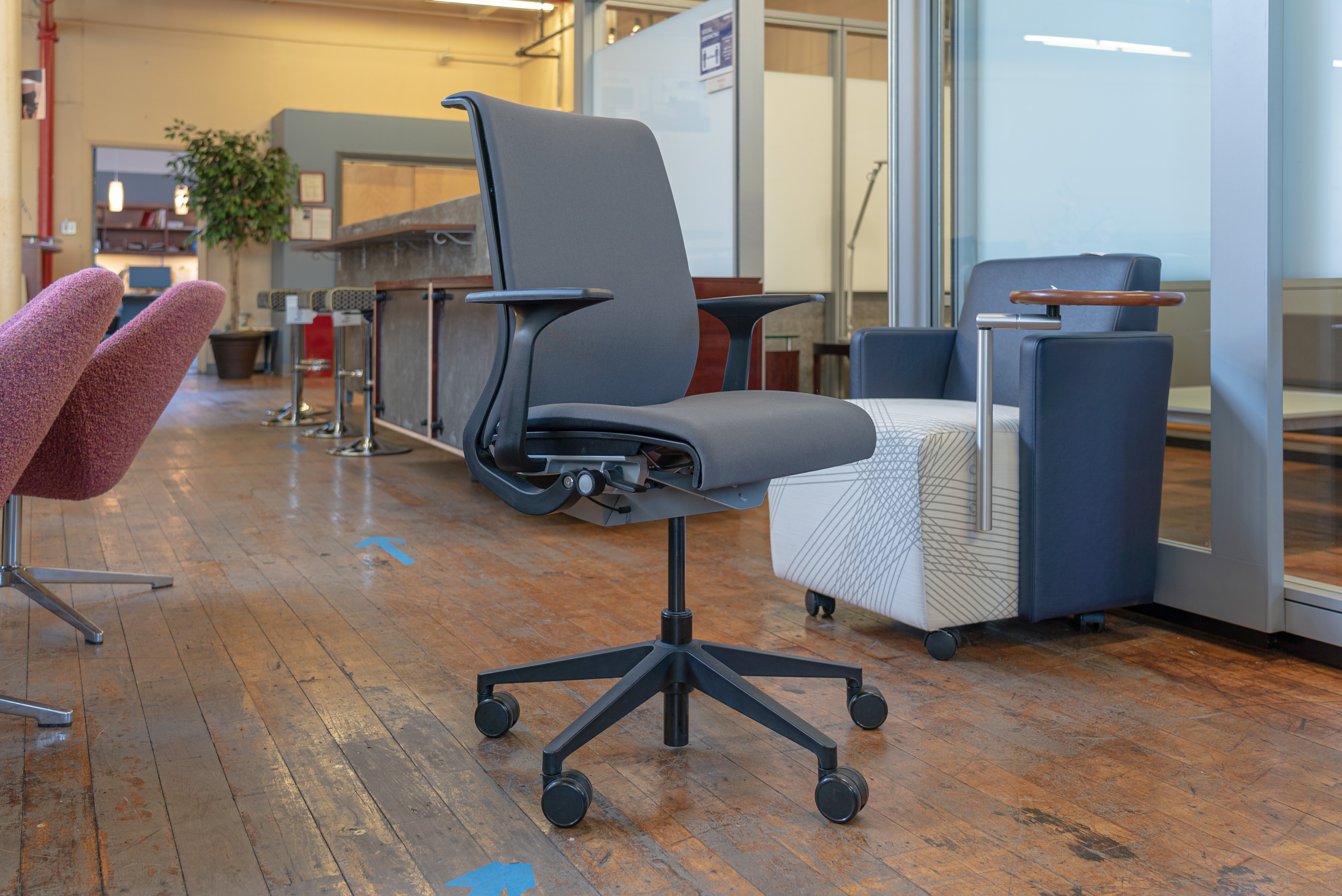 steelcase-think-v1-conference-chairs